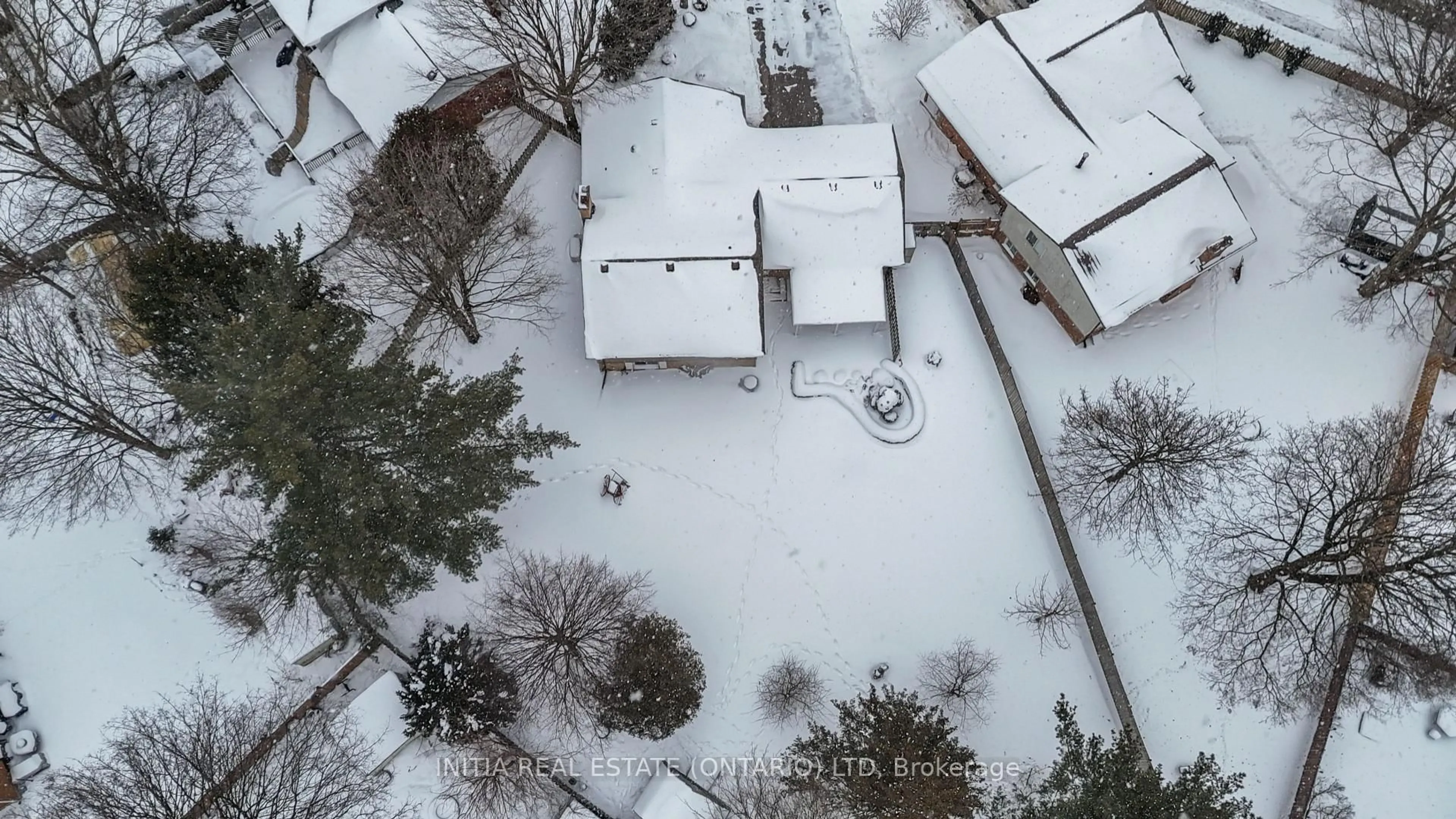 A pic from outside/outdoor area/front of a property/back of a property/a pic from drone, street for 30 Stoney Crt, Tillsonburg Ontario N4G 4R7