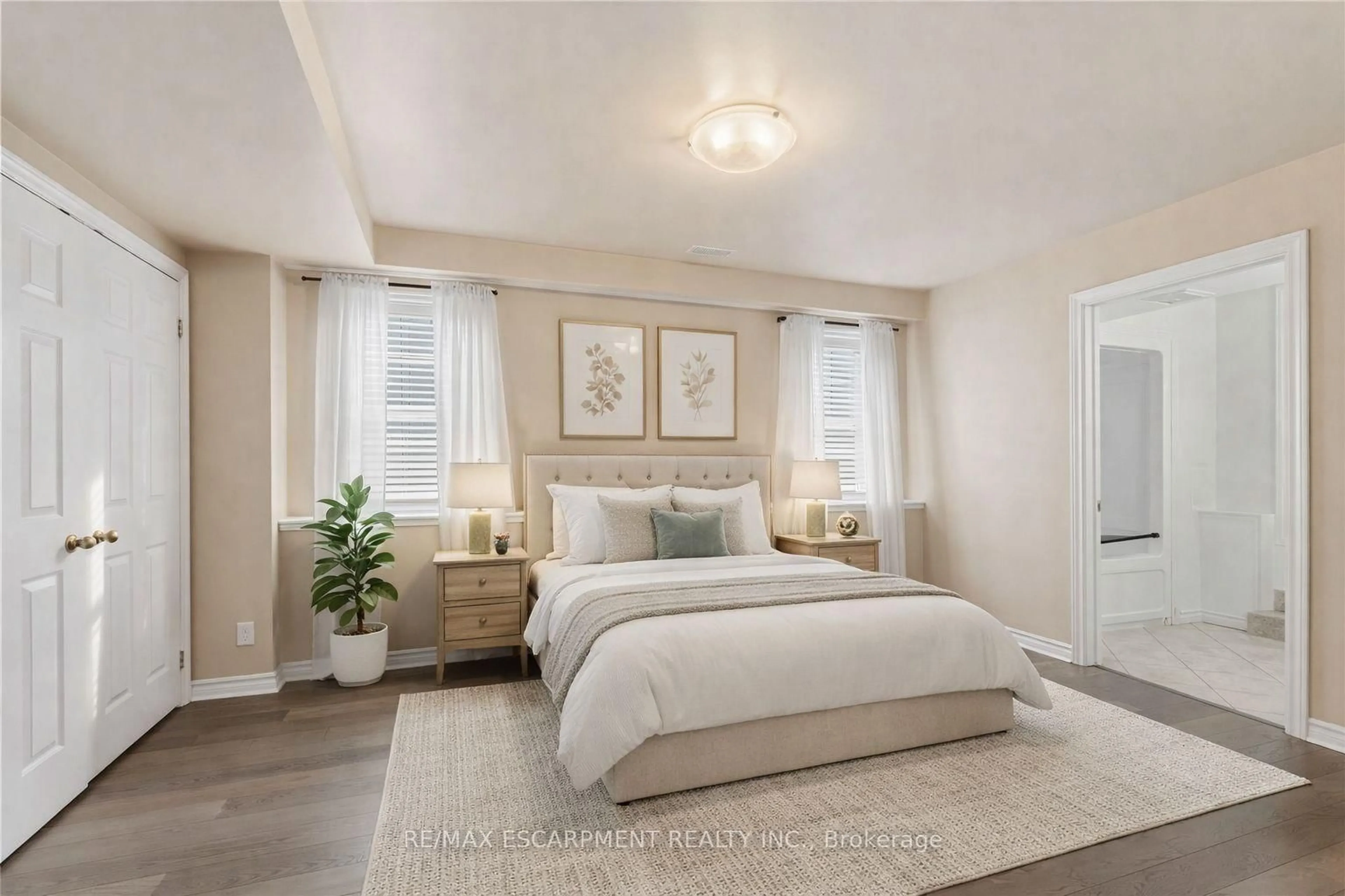 Bedroom with bed, unknown for 1056 BEACH Blvd, Hamilton Ontario L8H 6Z4