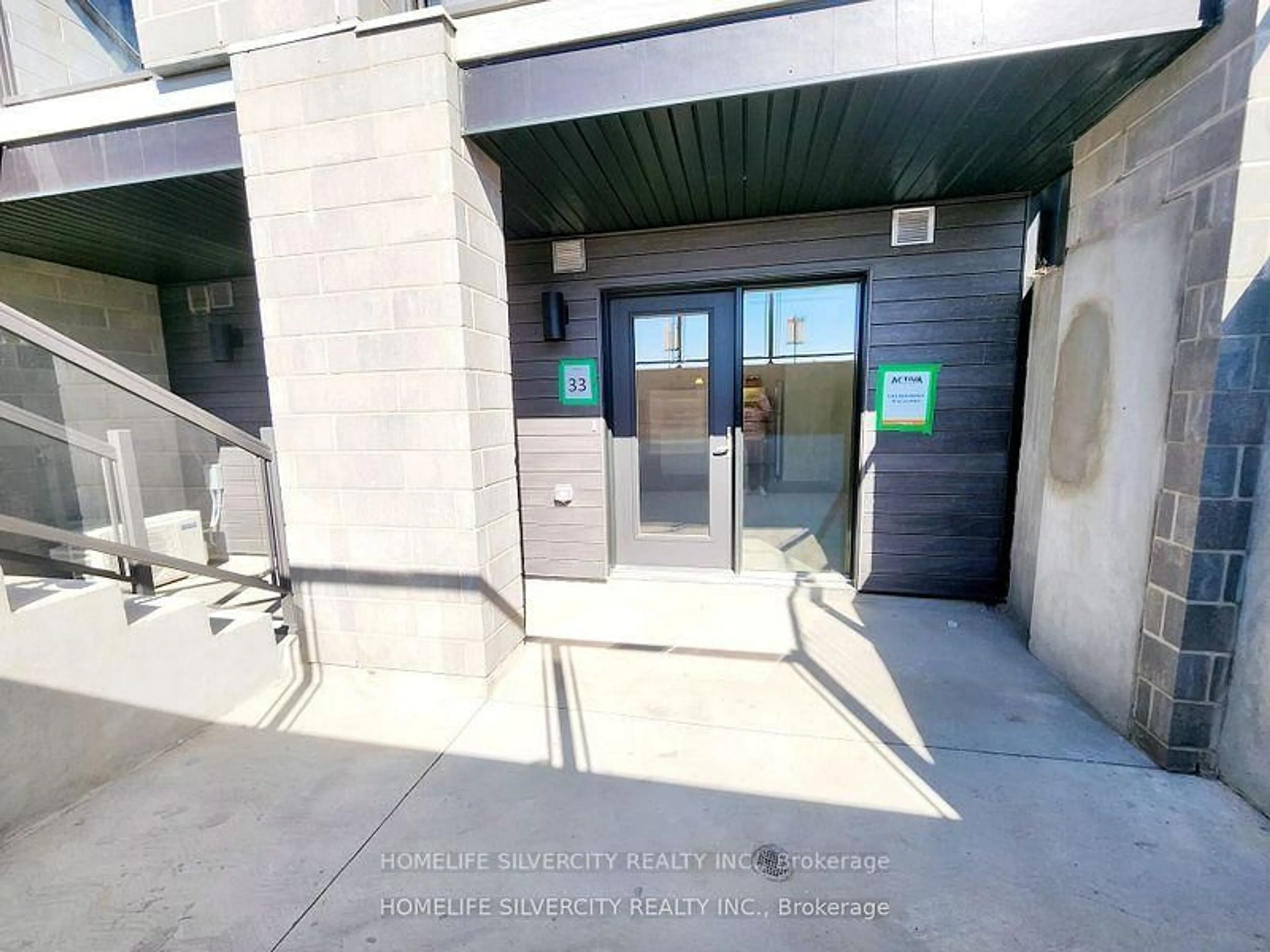 Indoor foyer for 142 Foamflower Pl #C33, Waterloo Ontario N2C 0G9