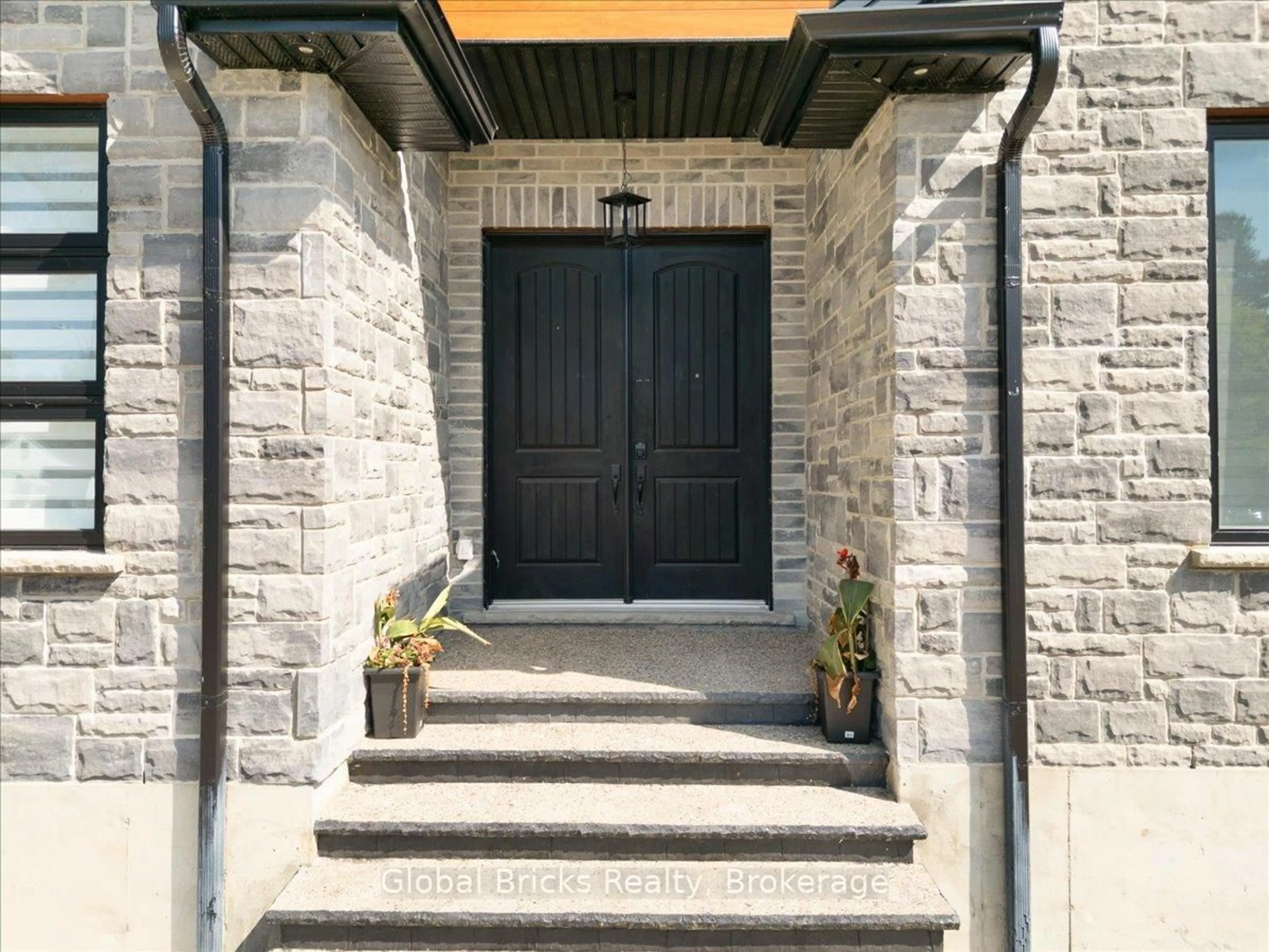 Indoor entryway for 584504 Beachville Rd, South-West Oxford Ontario N4S 7V6