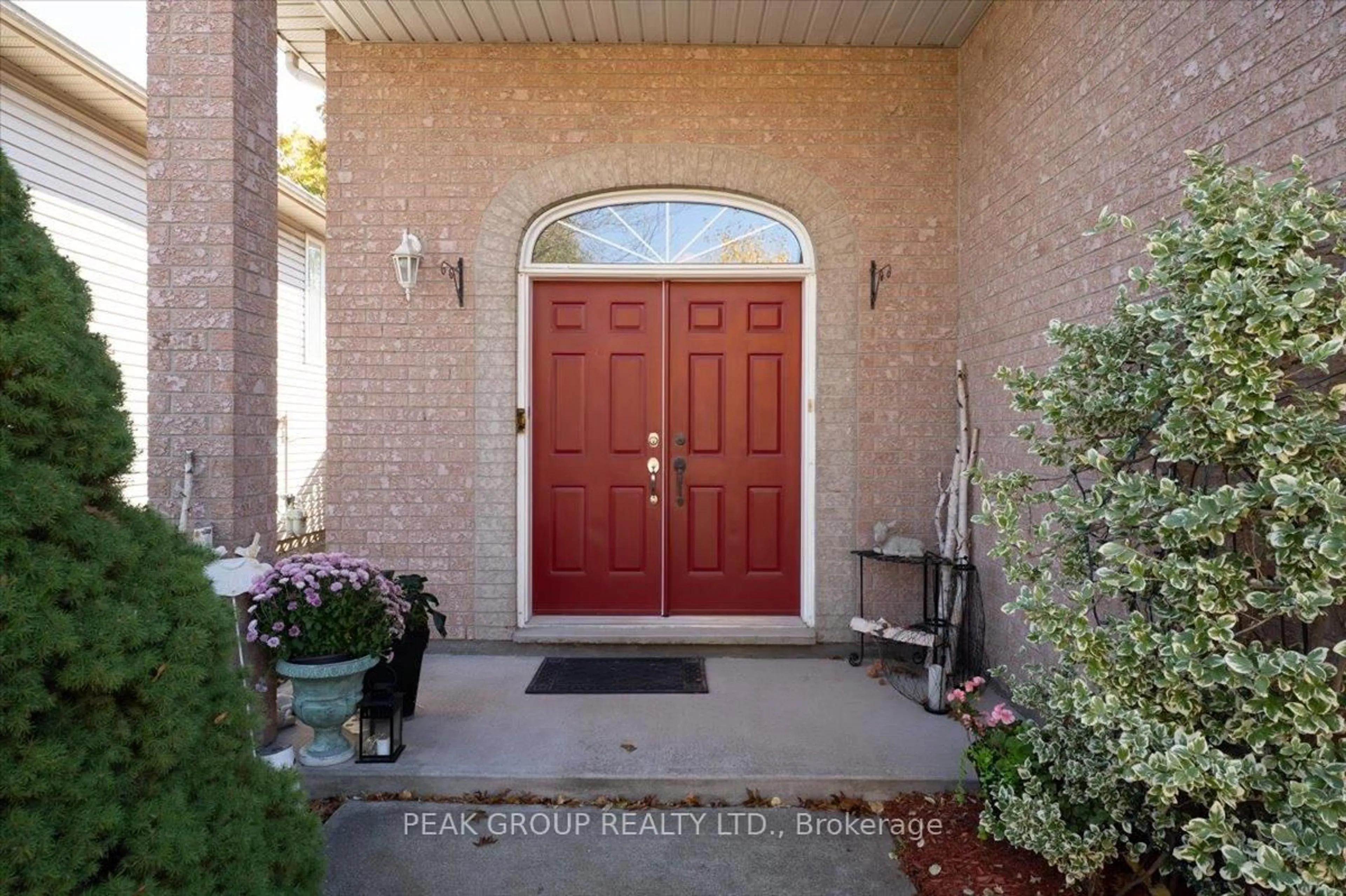 Indoor entryway for 35 Jackson Crt, Welland Ontario L3C 7G4