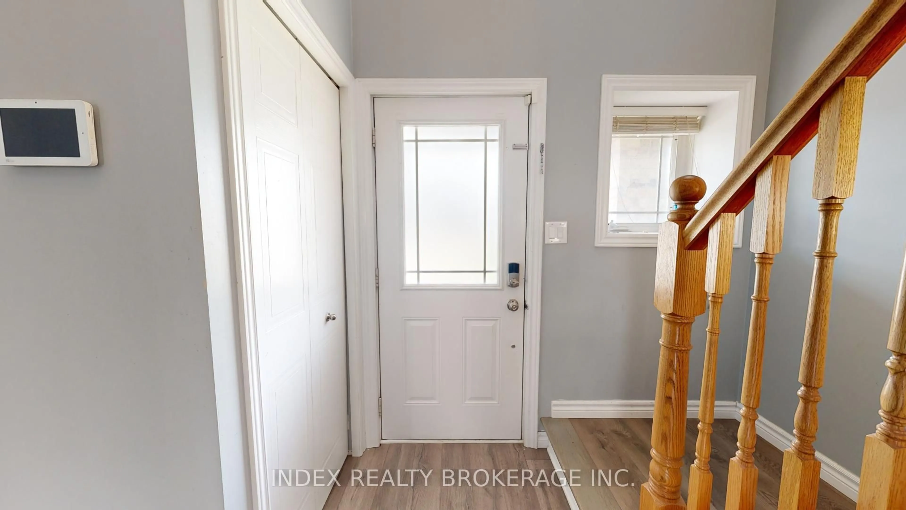 Indoor entryway for 3389 Georgeheriot Lane, London South Ontario N6L 0A5