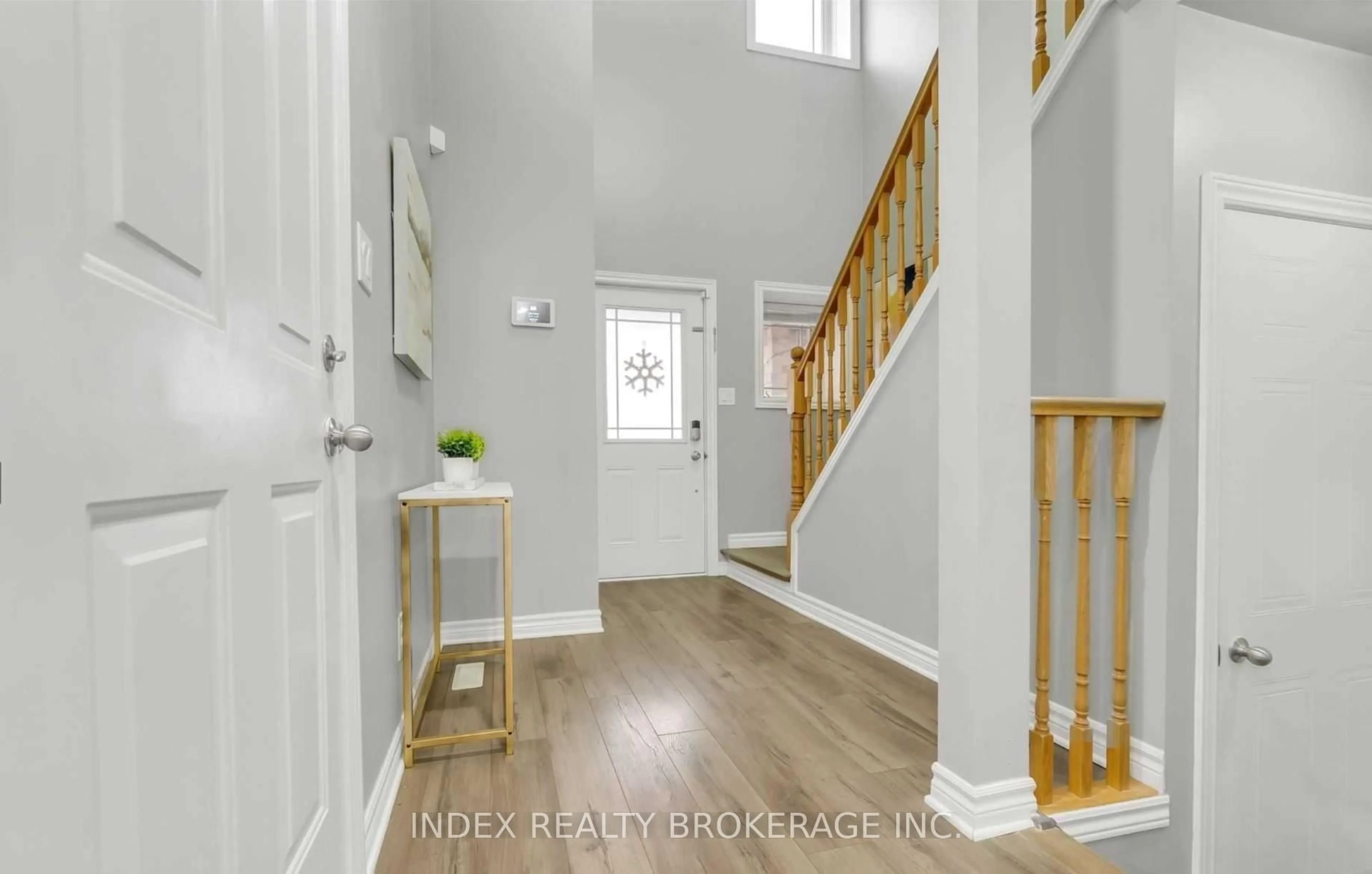 Indoor entryway for 3389 Georgeheriot Lane, London South Ontario N6L 0A5