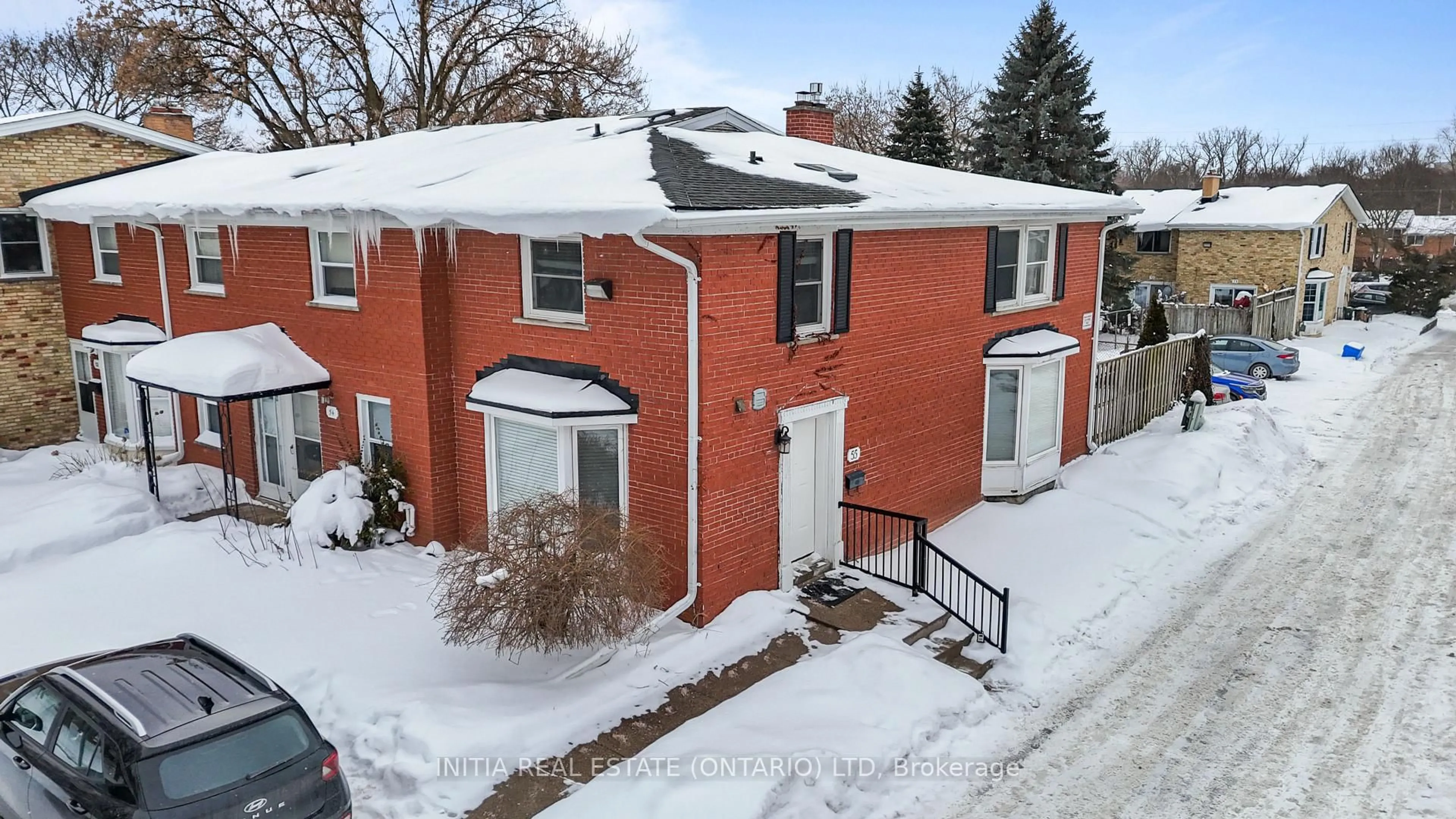 A pic from outside/outdoor area/front of a property/back of a property/a pic from drone, street for 55 Arbour Glen Cres #19, London East Ontario N5Y 1Z9