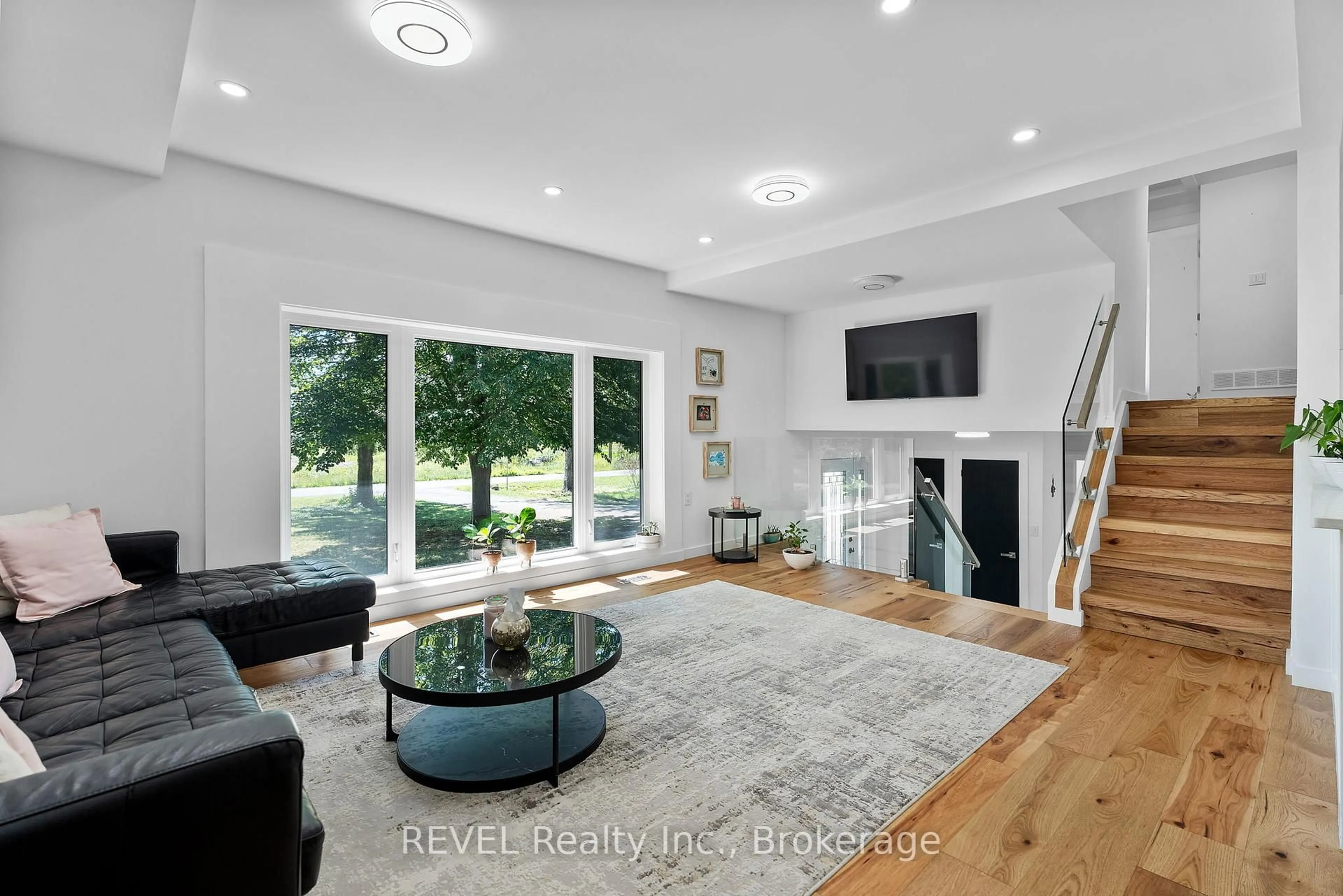 Living room with furniture, unknown for 1546 Nigh Rd, Fort Erie Ontario L2A 5M4