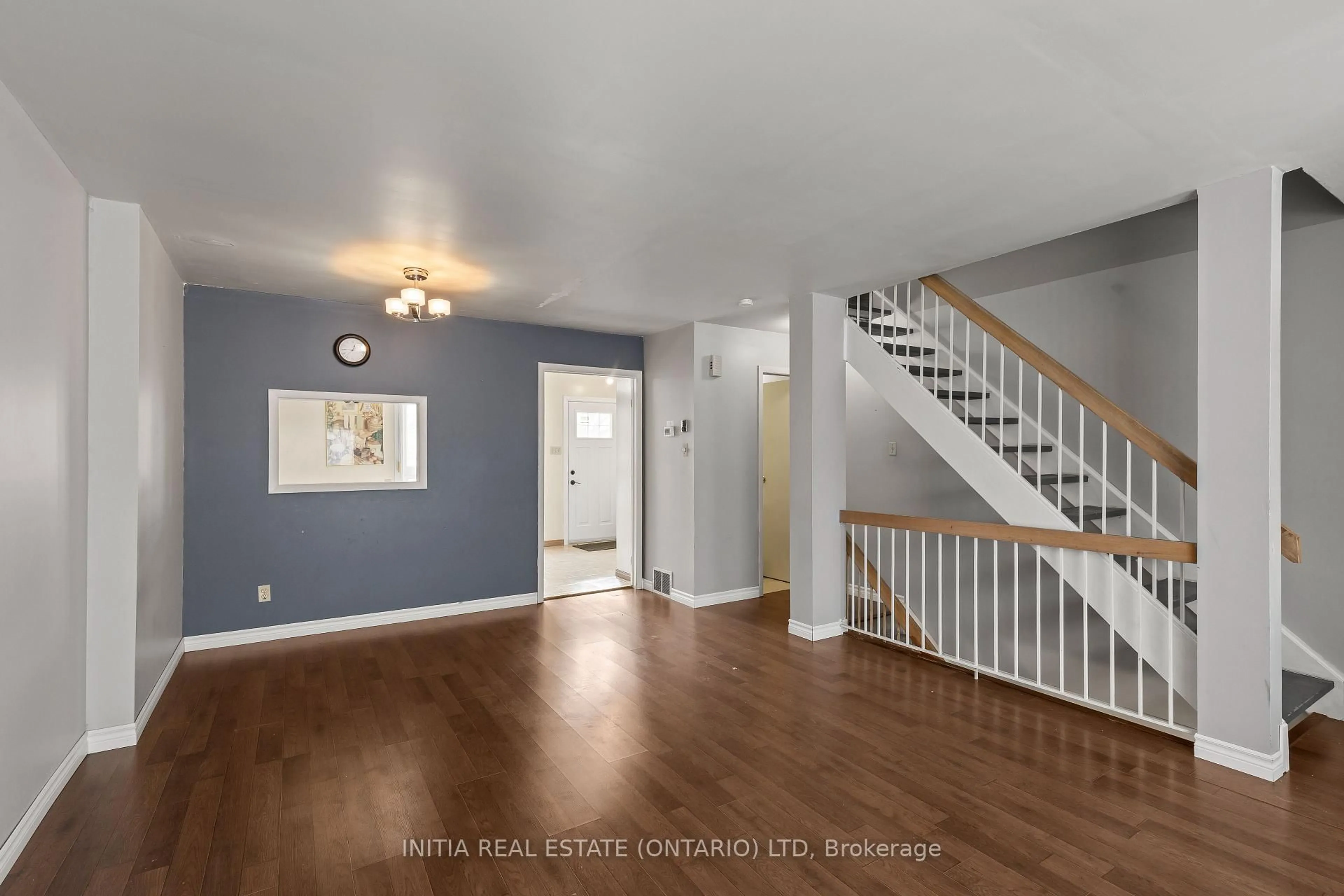 Indoor entryway for 253 Taylor St #19, London East Ontario N5Y 2J6