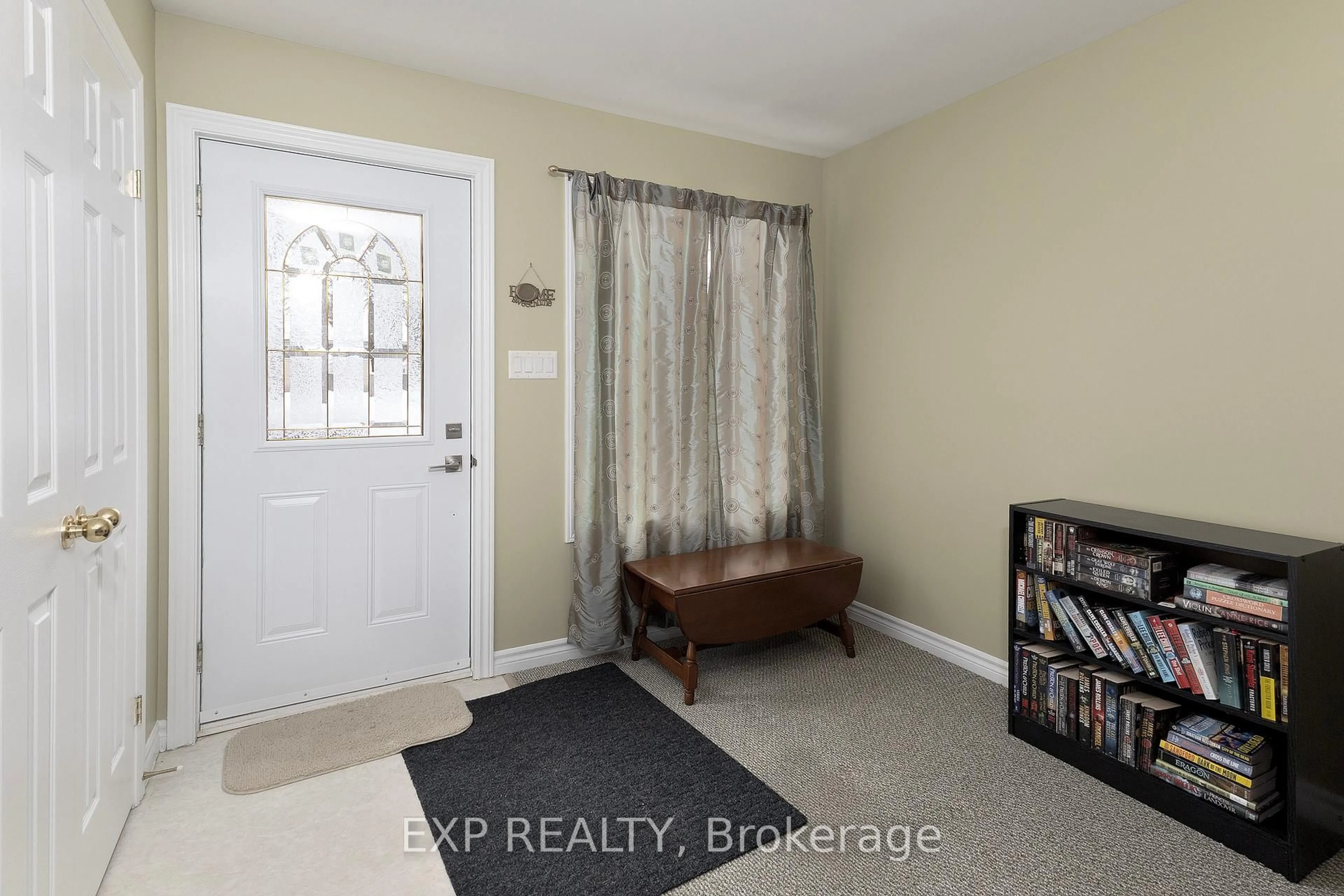 Indoor entryway for 141 Dyer St, Central Elgin Ontario N0L 1B0