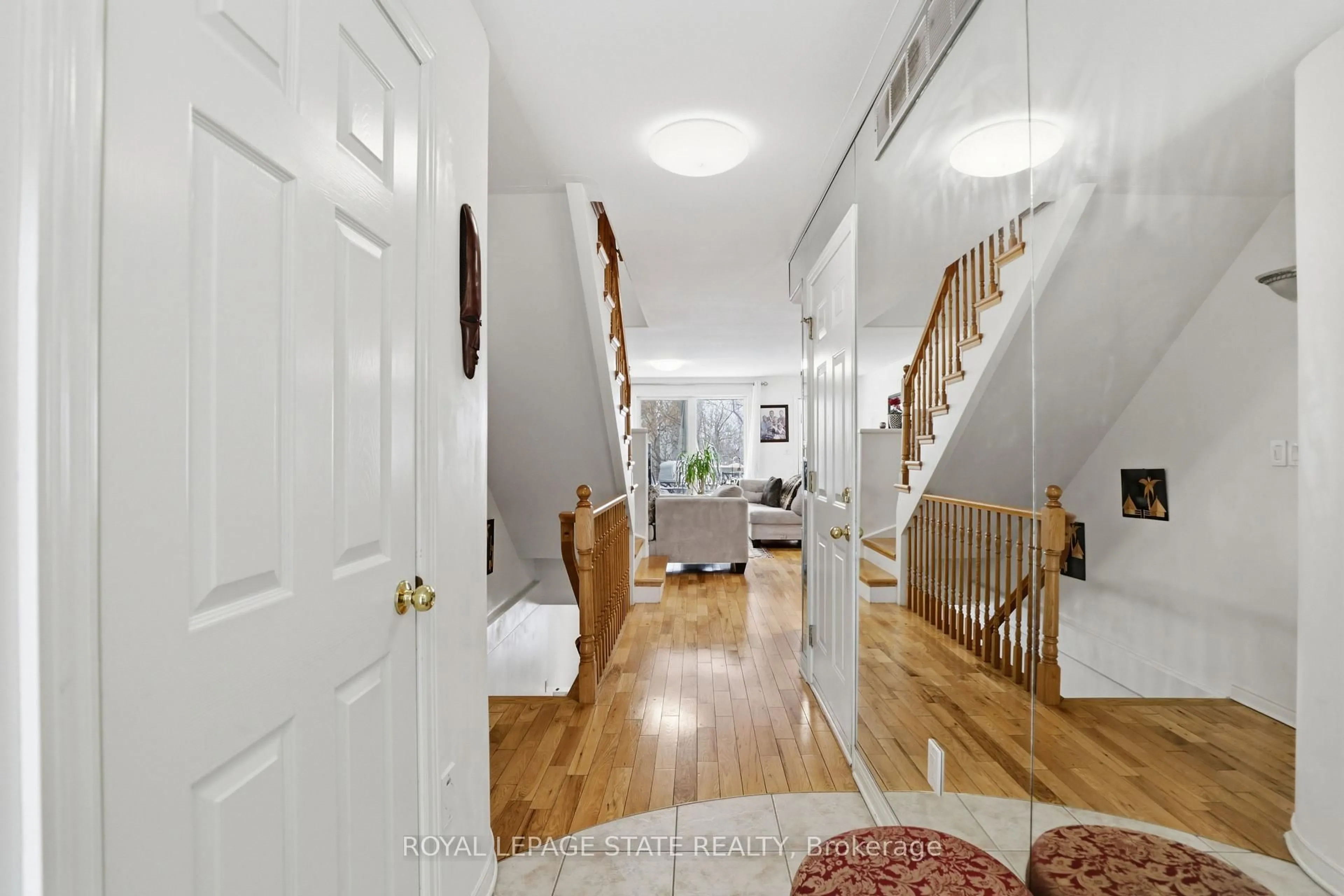 Indoor entryway for 10A Hainer St, St. Catharines Ontario L2S 1M4
