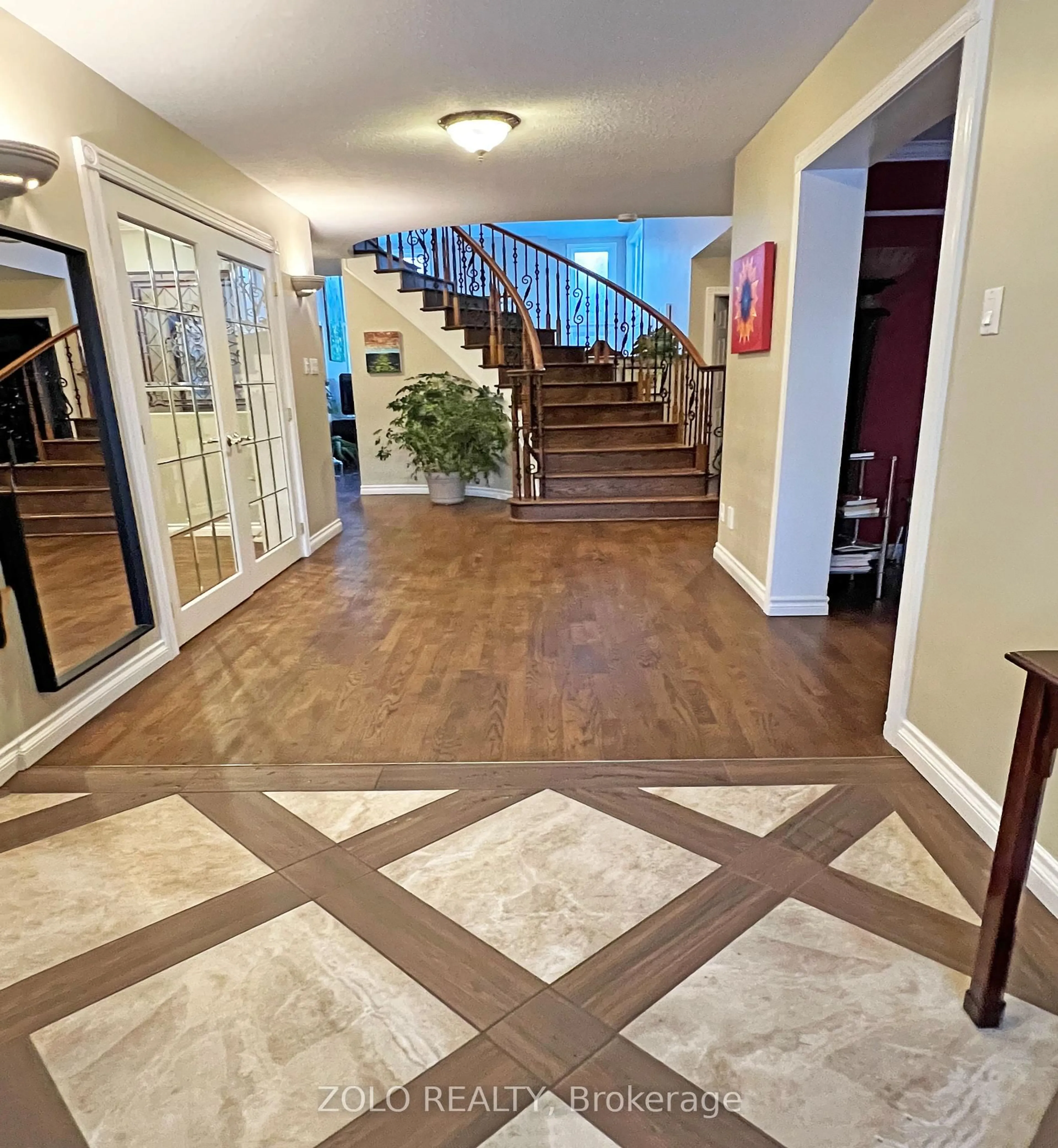 Indoor entryway for 736 Hauteview Cres, Ottawa Ontario K4A 2B8