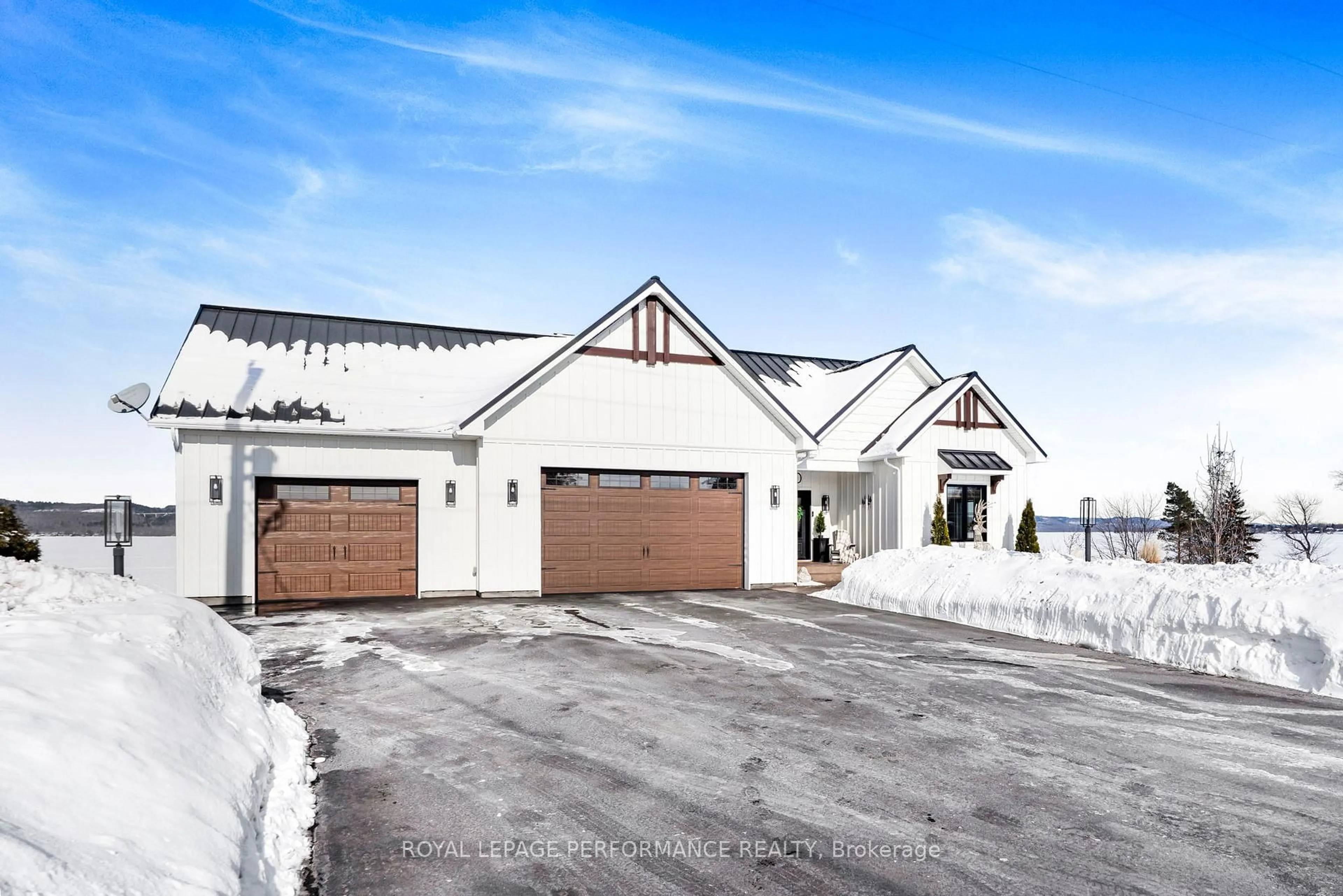 Indoor garage for 1780 Bay Rd, Champlain Ontario K0B 1K0