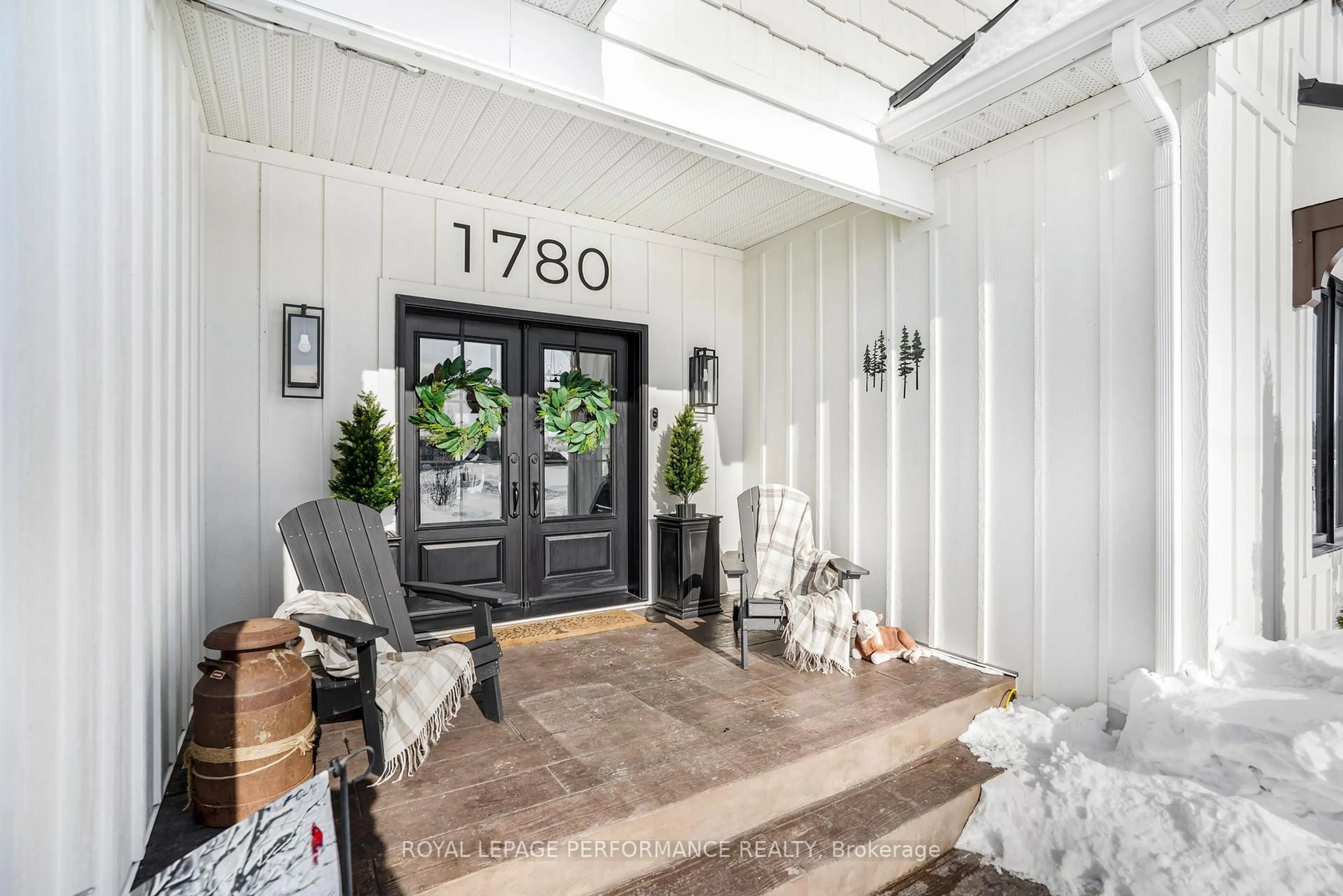 Indoor entryway for 1780 Bay Rd, Champlain Ontario K0B 1K0