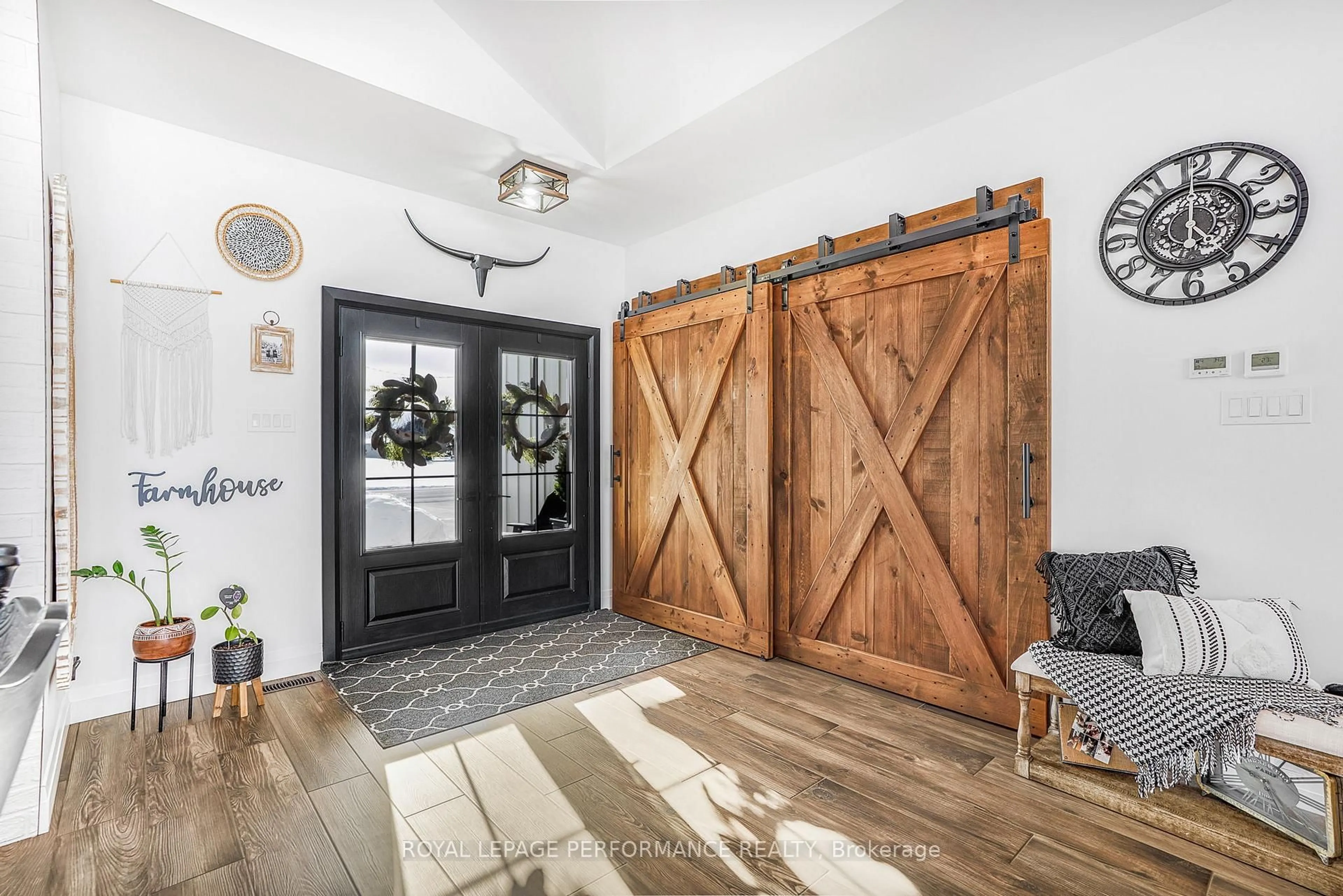 Indoor entryway for 1780 Bay Rd, Champlain Ontario K0B 1K0