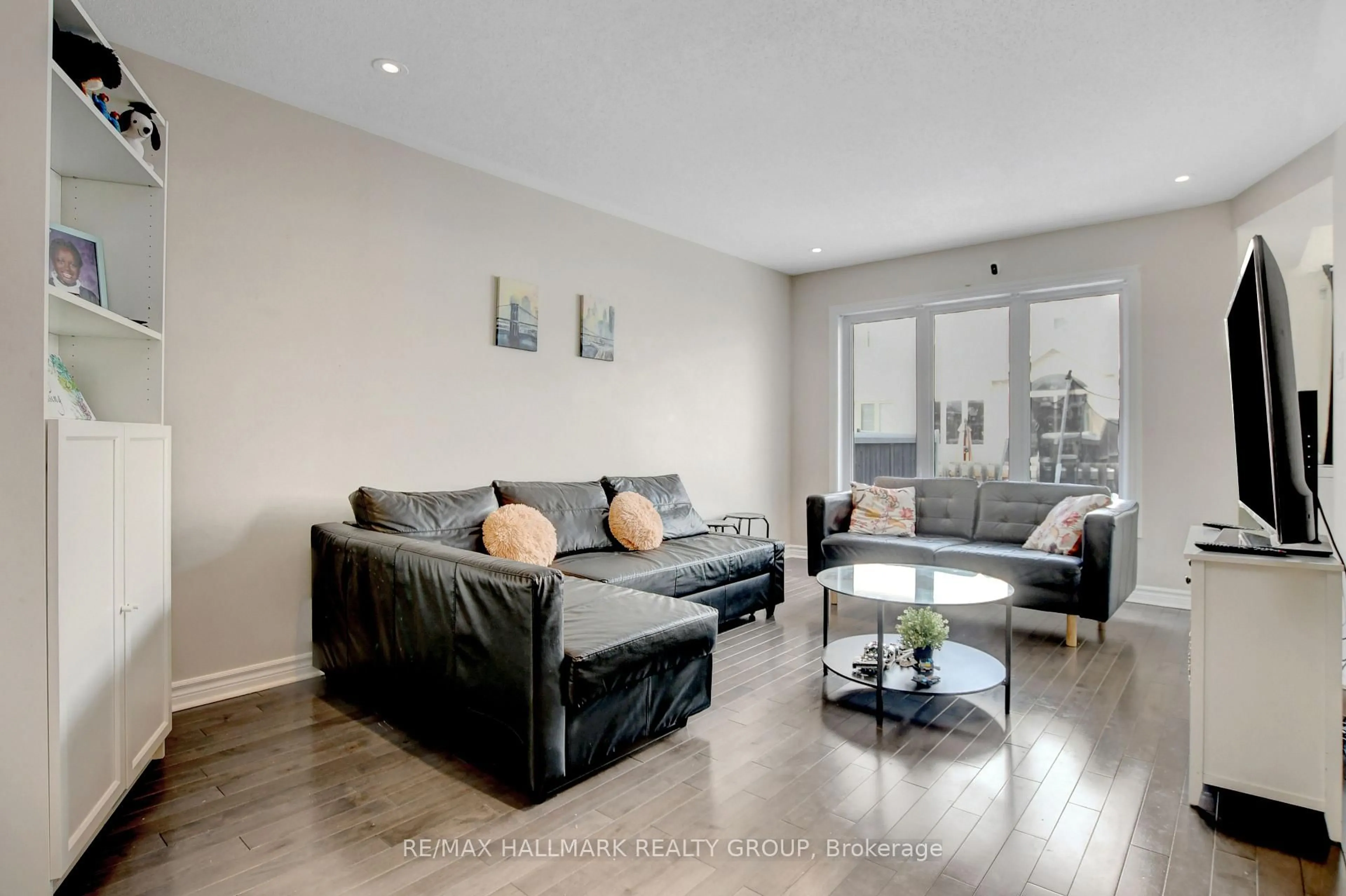 Living room with furniture, wood/laminate floor for 816 Ashenvale Way, Orleans Ontario K4A 0R3