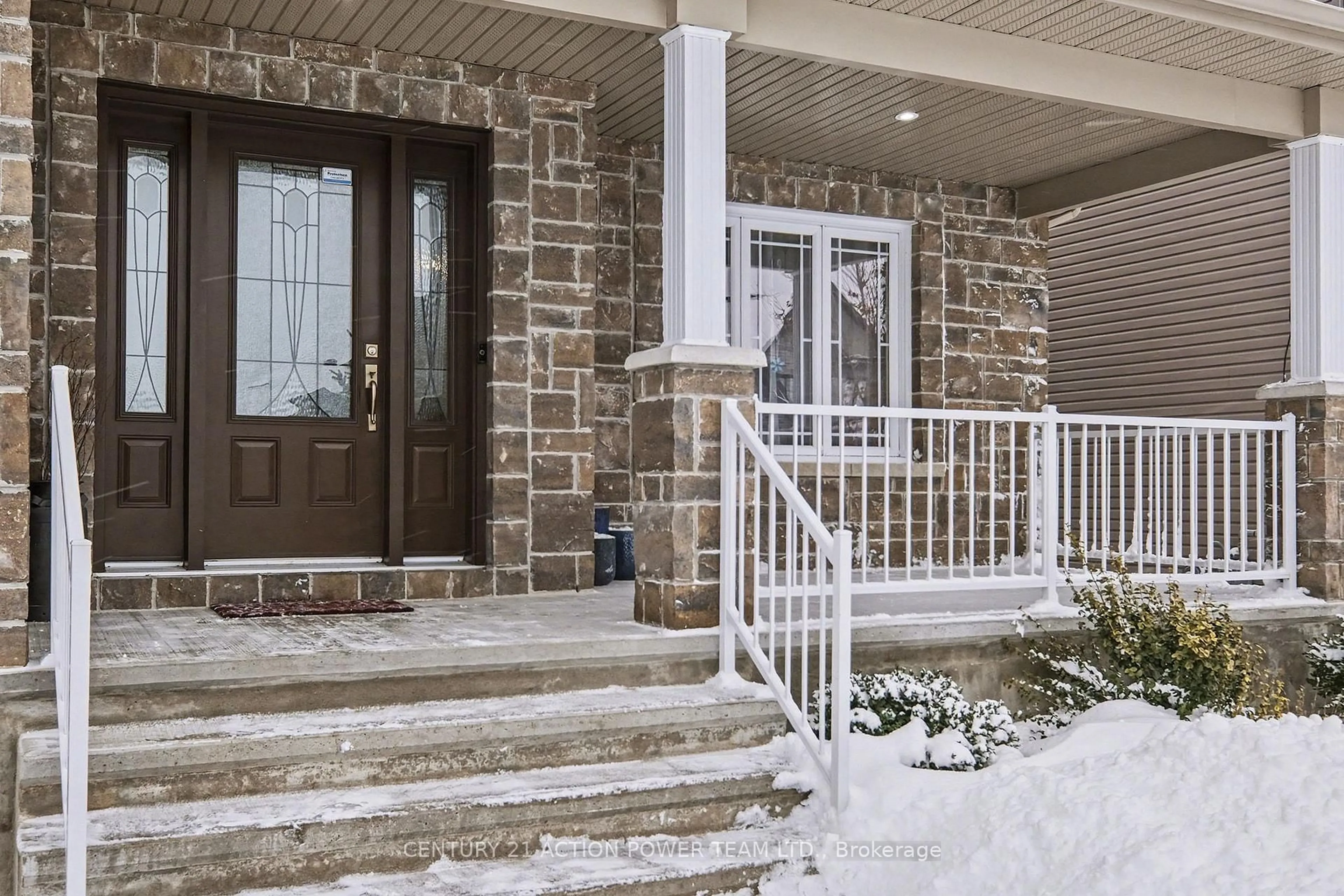 Indoor entryway for 7 Richer St, North Stormont Ontario K0A 1R0