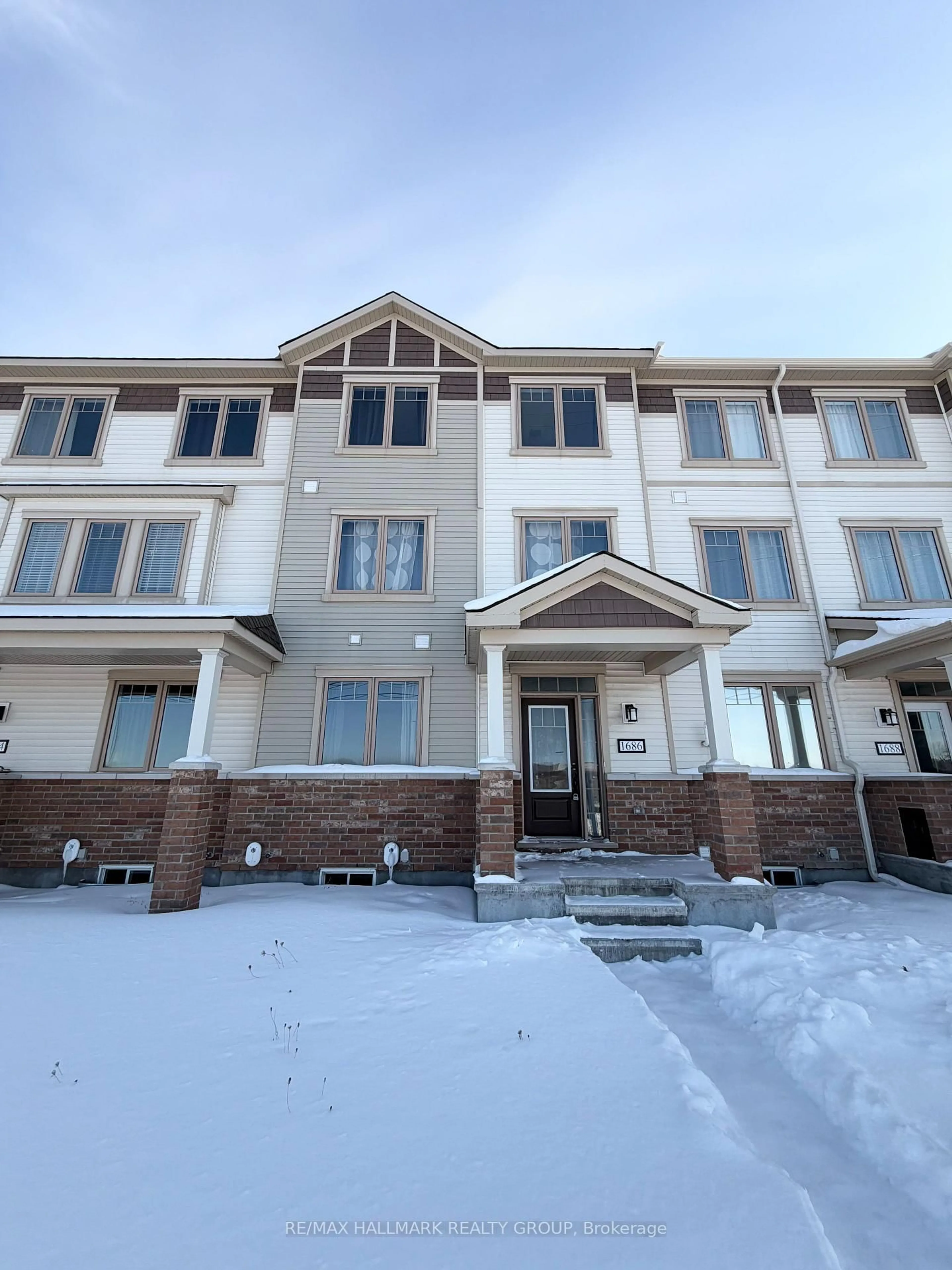 Unknown for 1686 Maple Grove St, Stittsville Ontario K2S 2R3