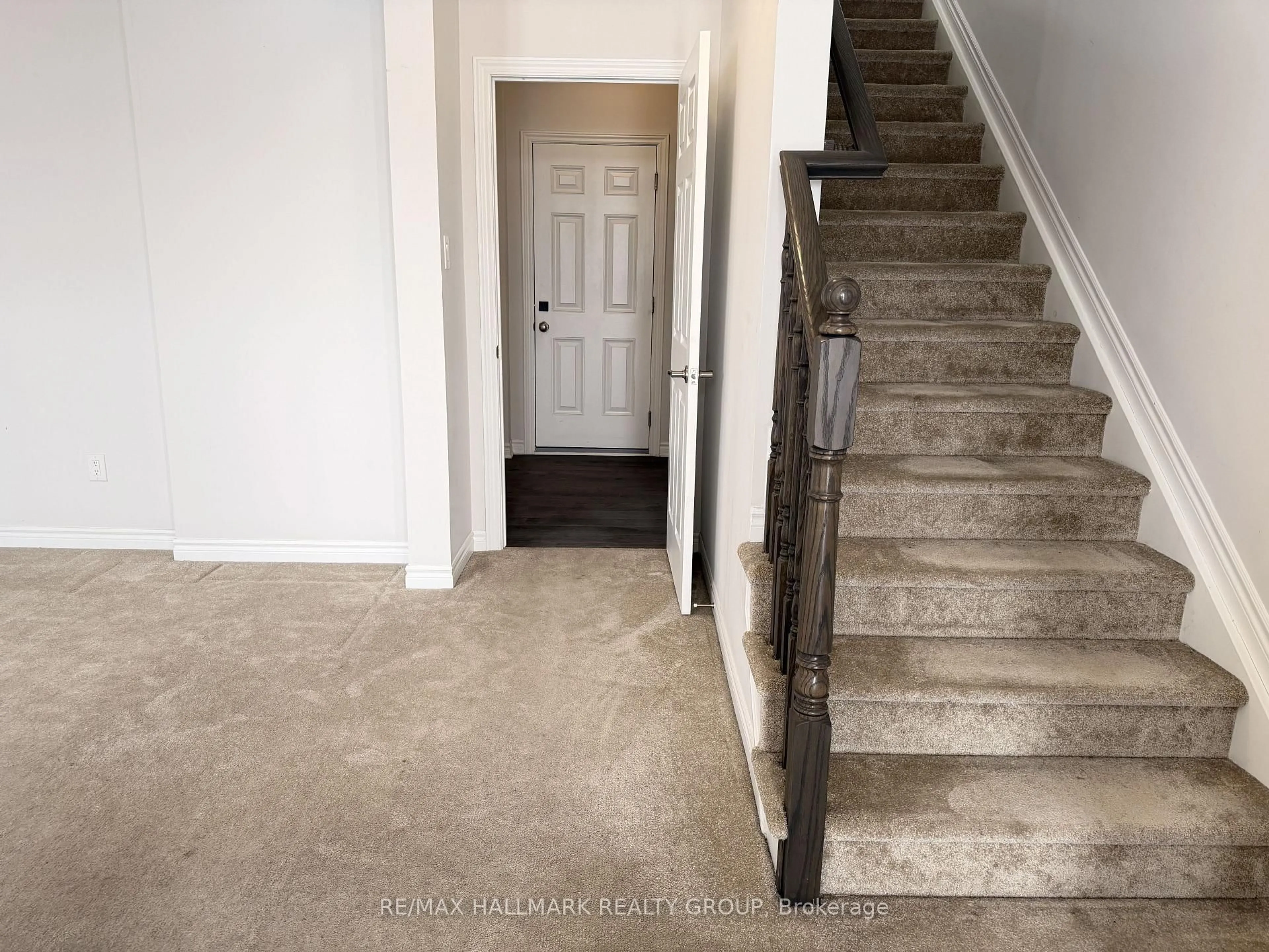 Unknown for 1686 Maple Grove St, Stittsville Ontario K2S 2R3