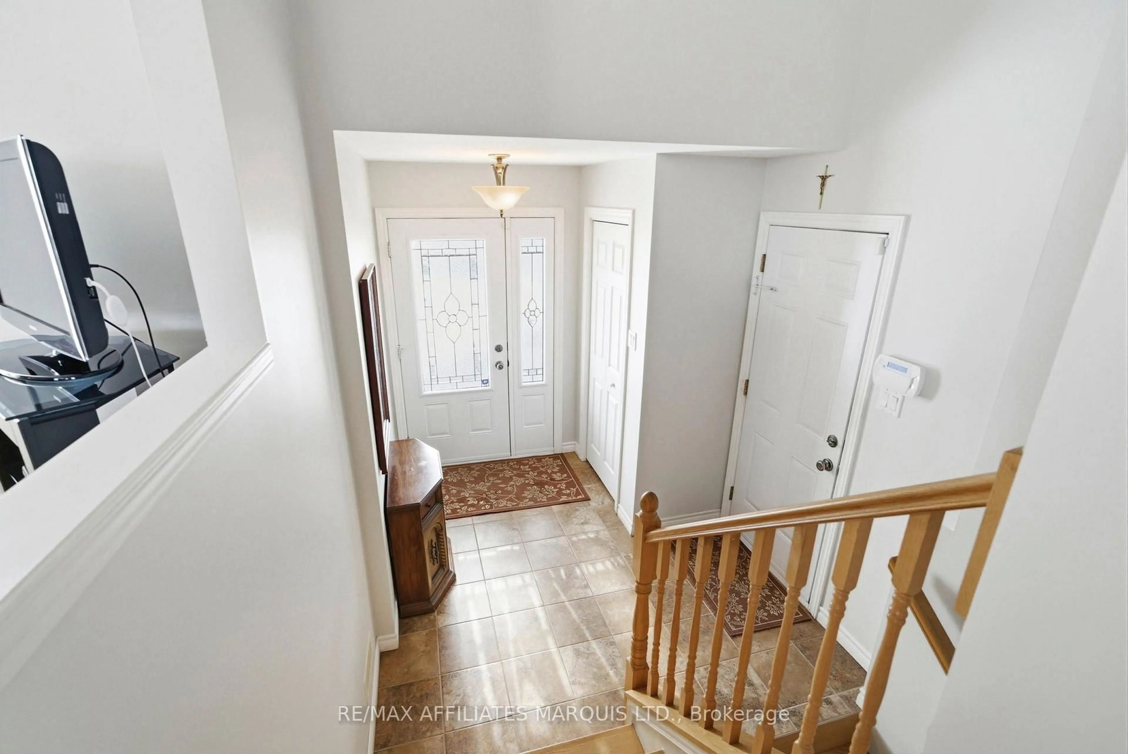 Indoor entryway for 302 Emma Ave, Cornwall Ontario K6J 0A2
