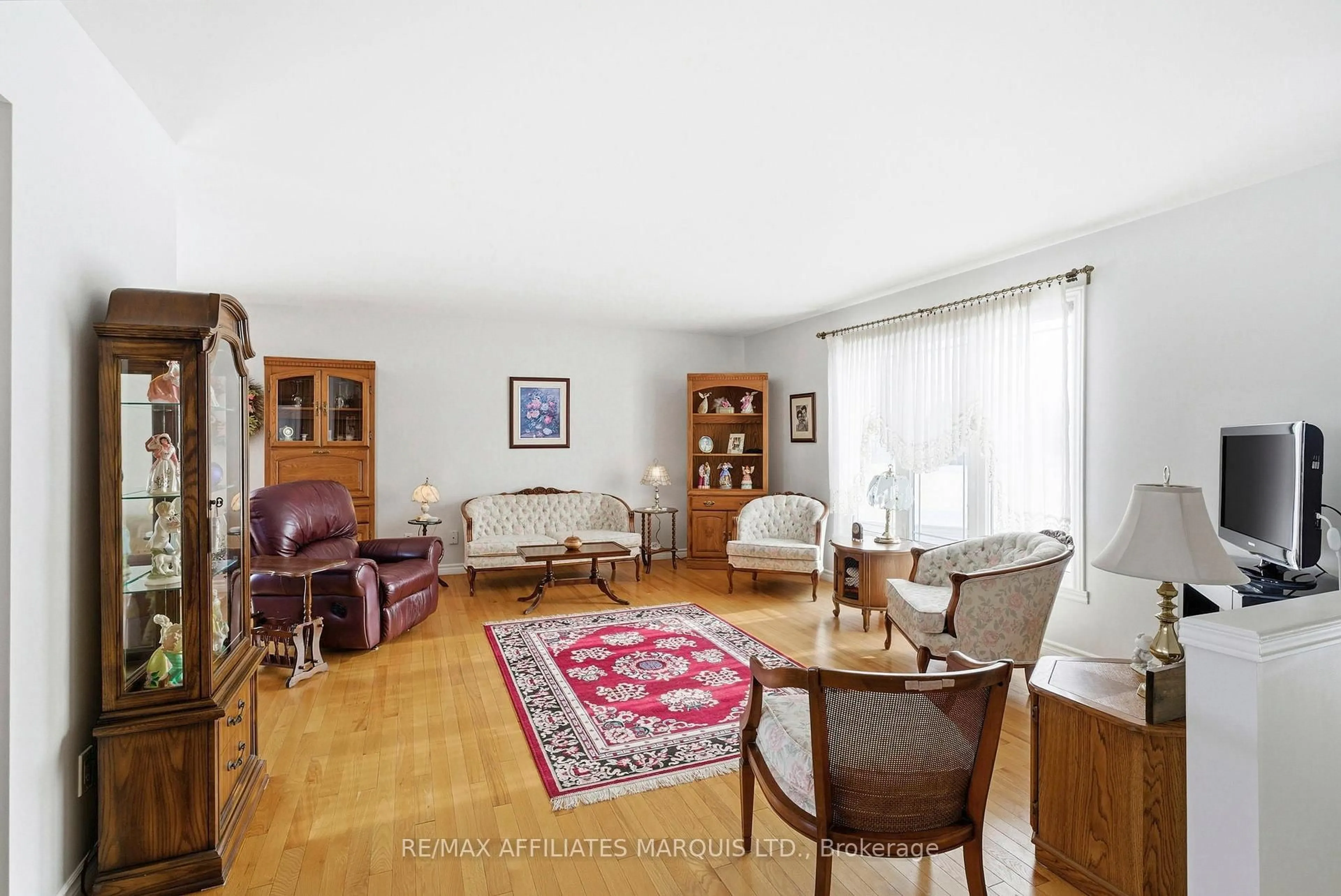 Living room with furniture, unknown for 302 Emma Ave, Cornwall Ontario K6J 0A2