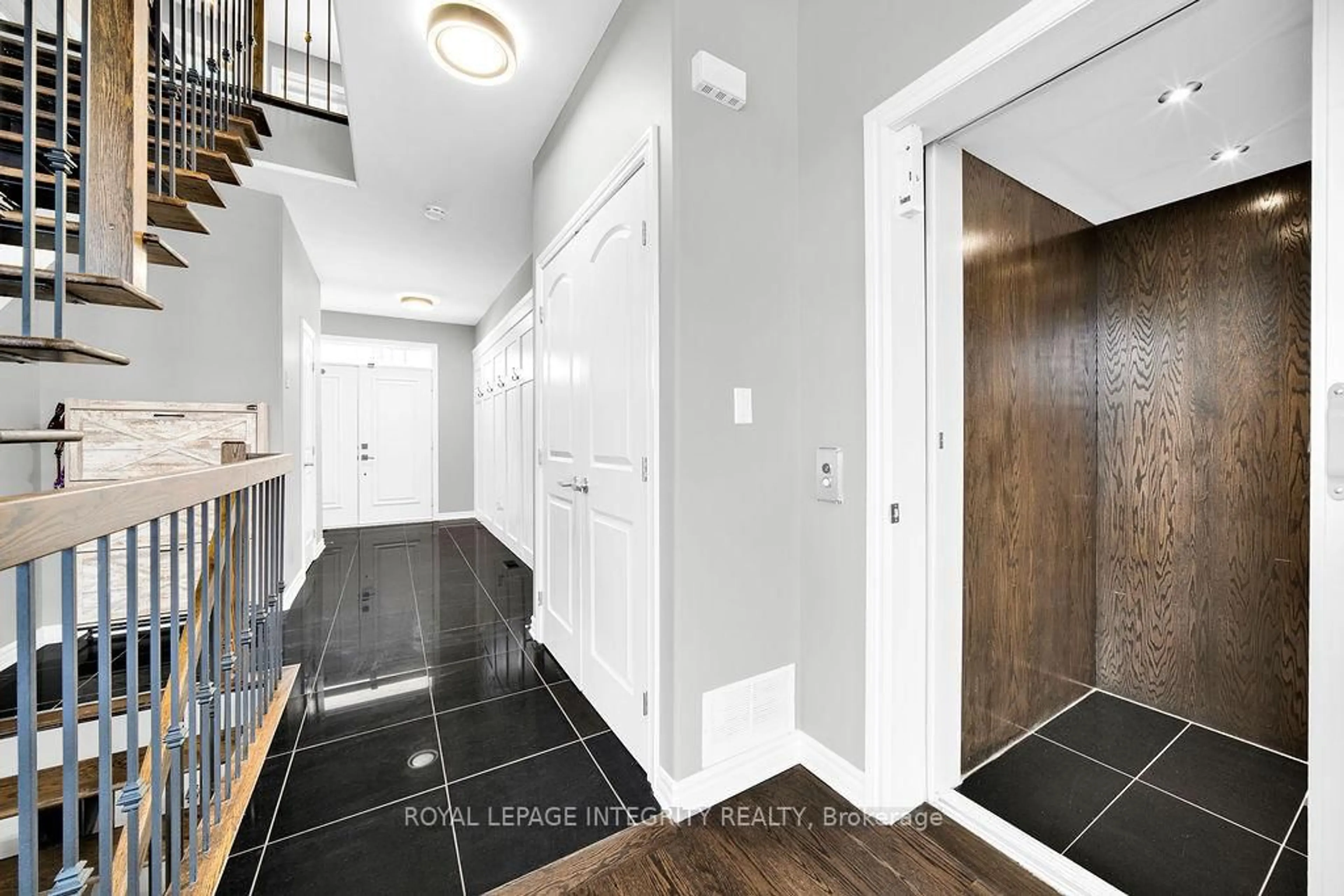 Indoor entryway for 803 PETRA Private, Ottawa Ontario K2T 0G3