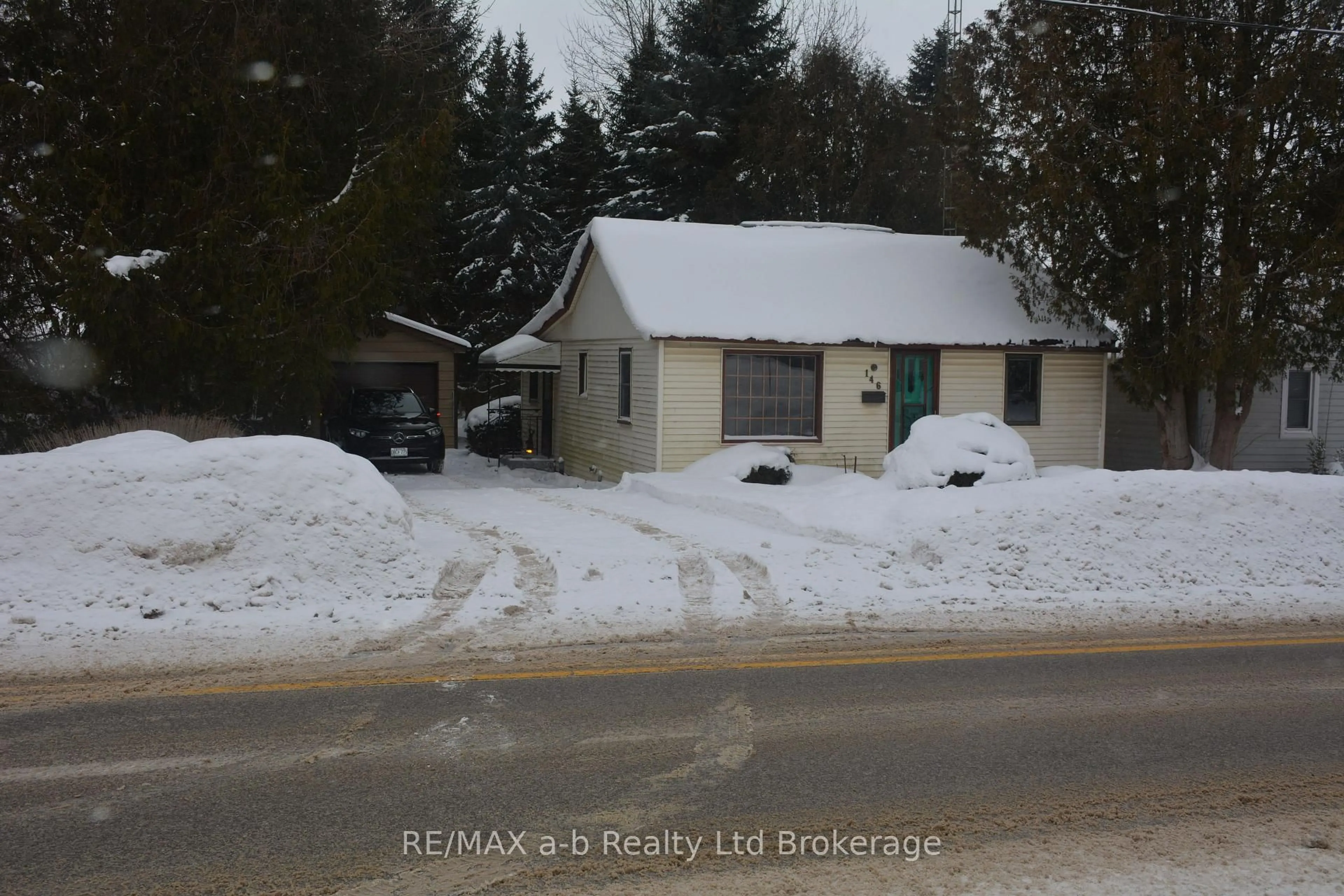 Blurry image for 146 Whiting St, Ingersoll Ontario N5C 3B3