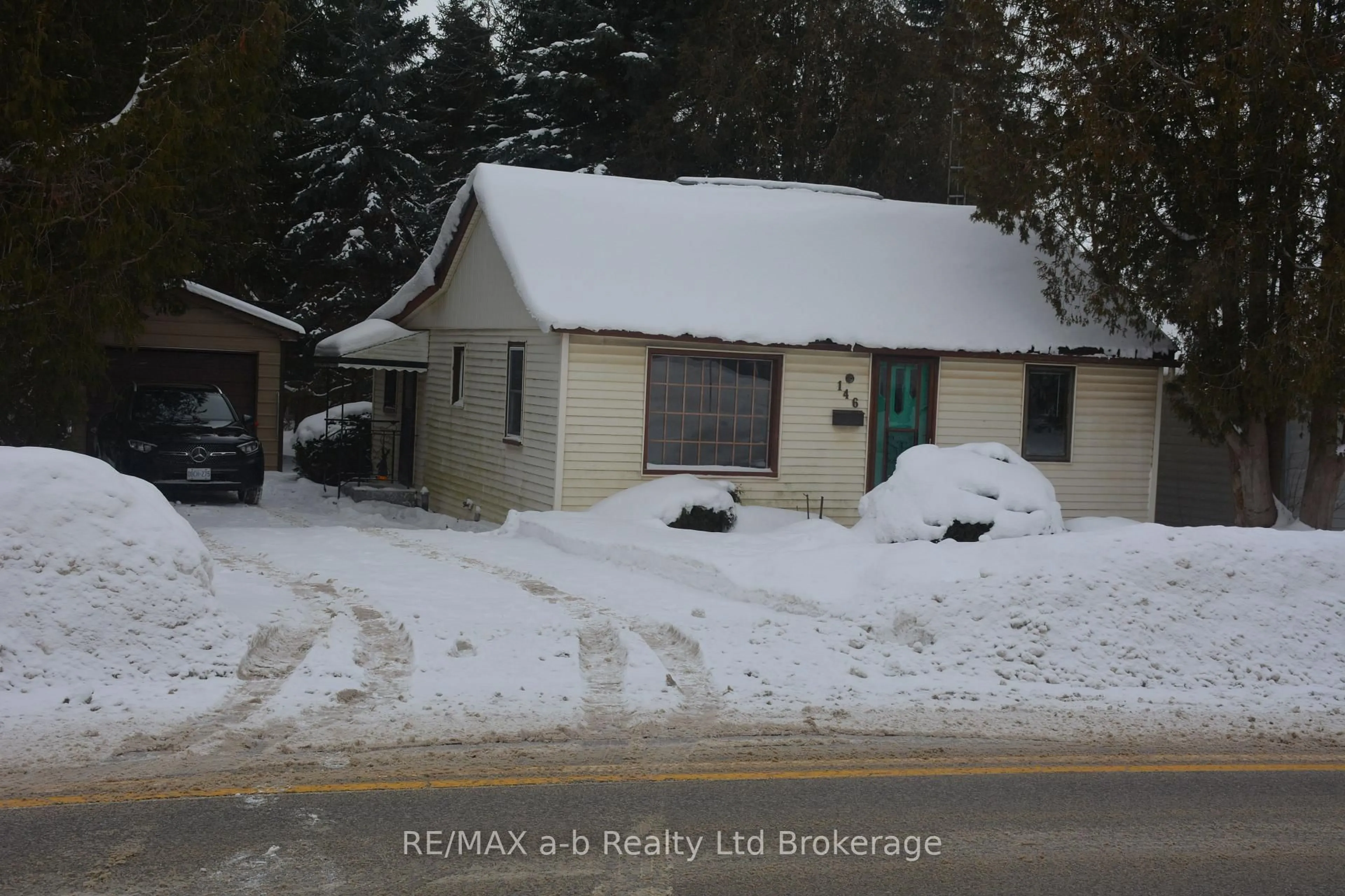 Blurry image for 146 Whiting St, Ingersoll Ontario N5C 3B3