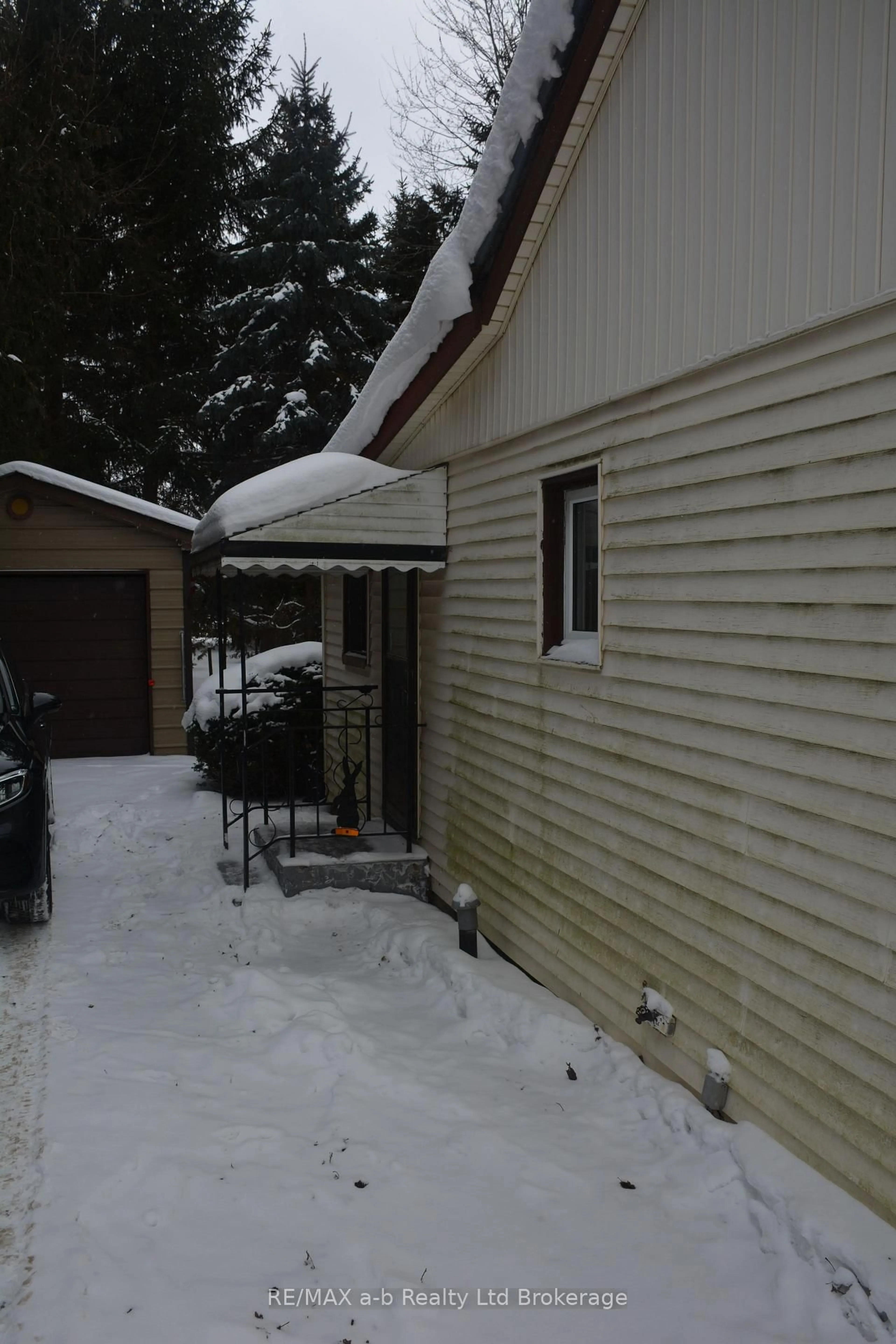 Unknown for 146 Whiting St, Ingersoll Ontario N5C 3B3