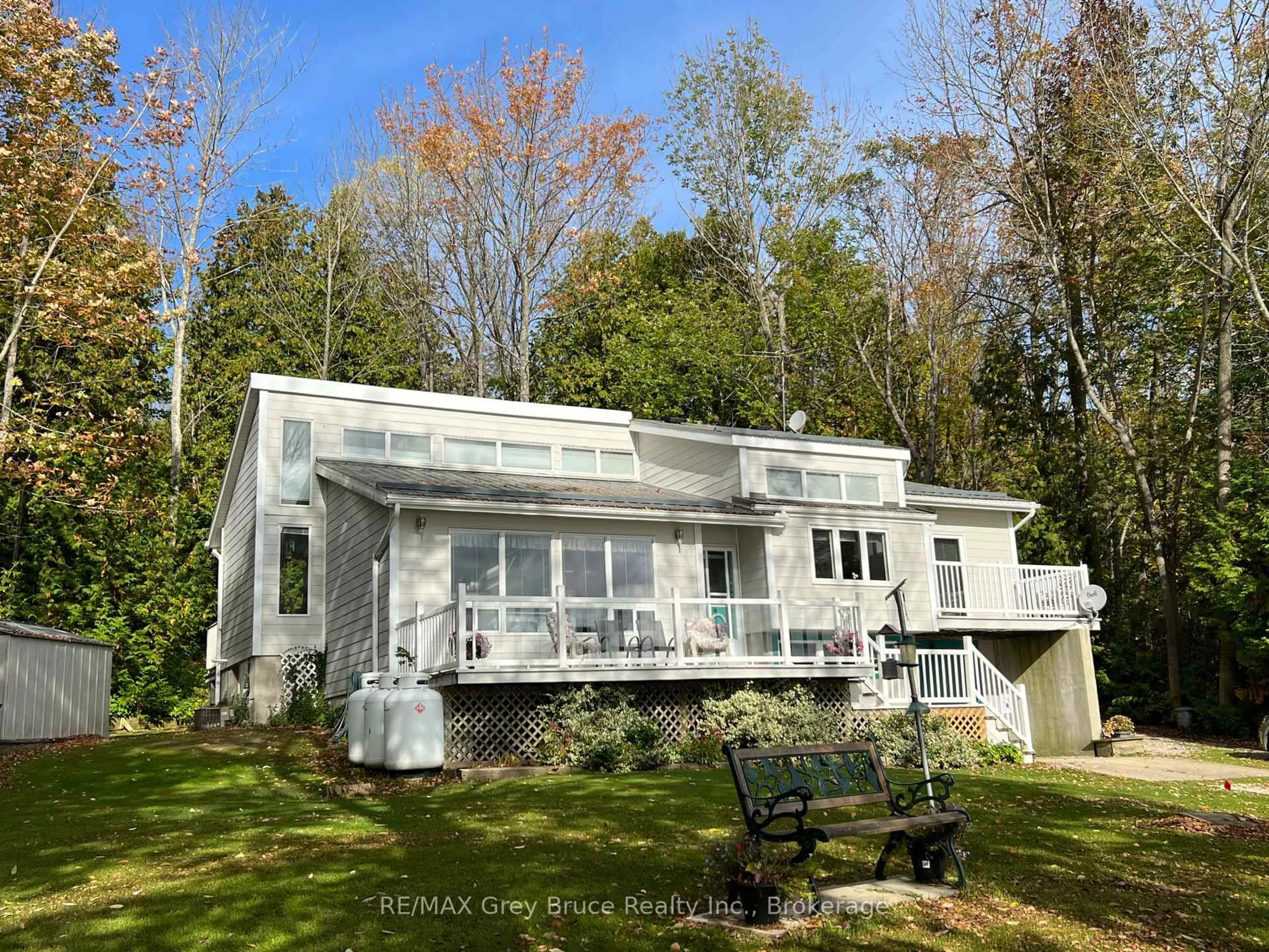 Home with vinyl exterior material, water/lake/river/ocean view for 172 BRUCE ROAD 9, South Bruce Peninsula Ontario N0H 2T0