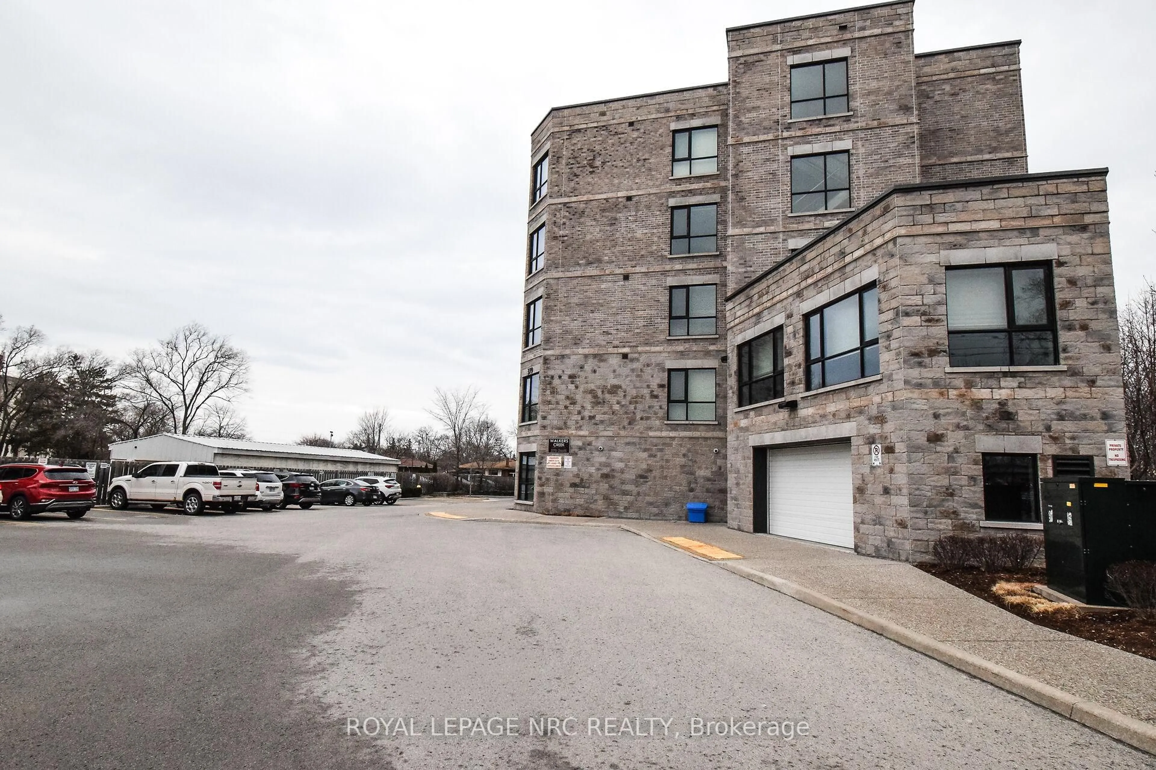 A pic from outside/outdoor area/front of a property/back of a property/a pic from drone, building for 379 Scott St #305, St. Catharines Ontario L2M 3W2