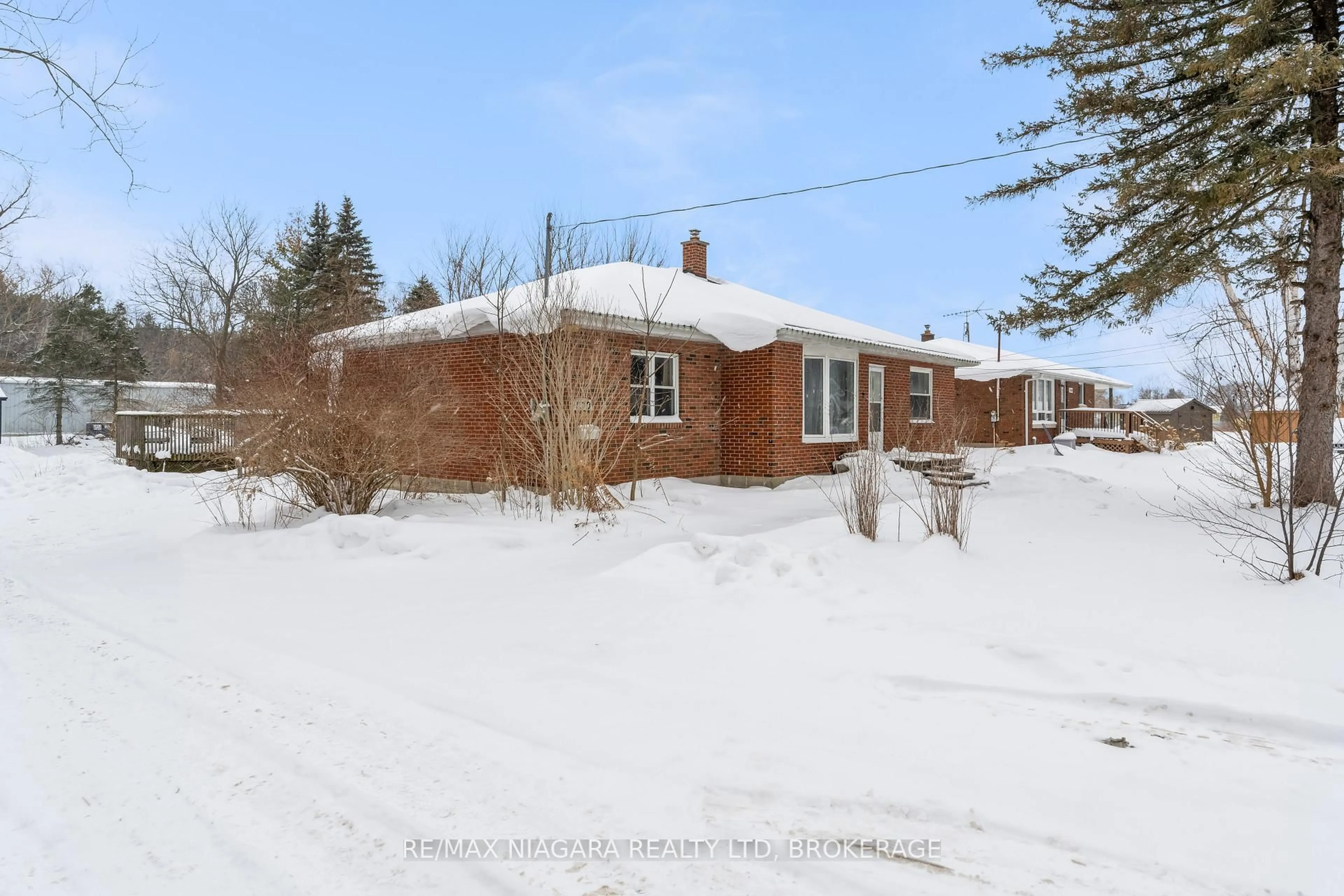 A pic from outside/outdoor area/front of a property/back of a property/a pic from drone, street for 1170 Broad St, Haldimand Ontario N1A 3C4