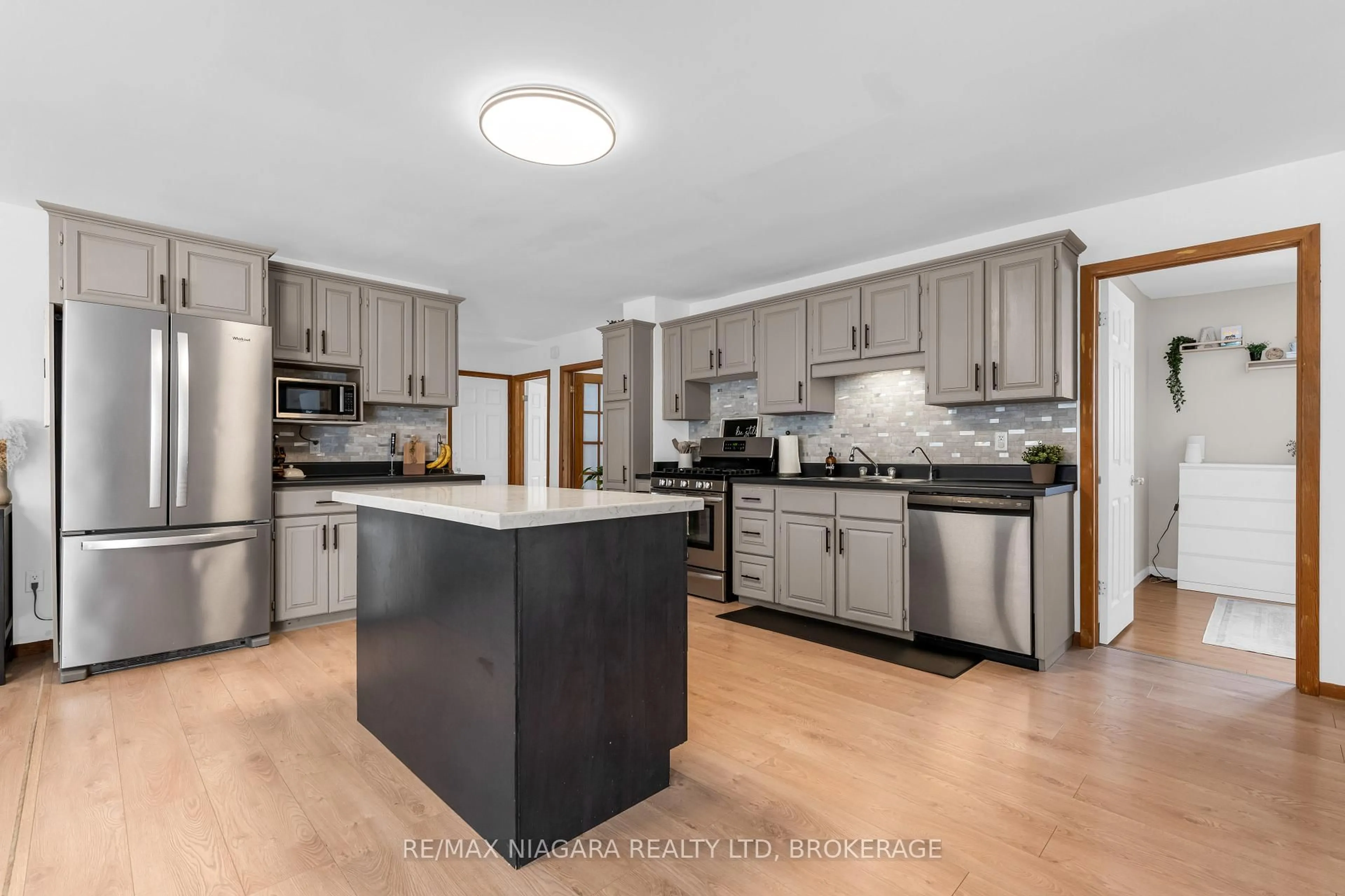 Open concept kitchen, unknown for 1170 Broad St, Haldimand Ontario N1A 3C4