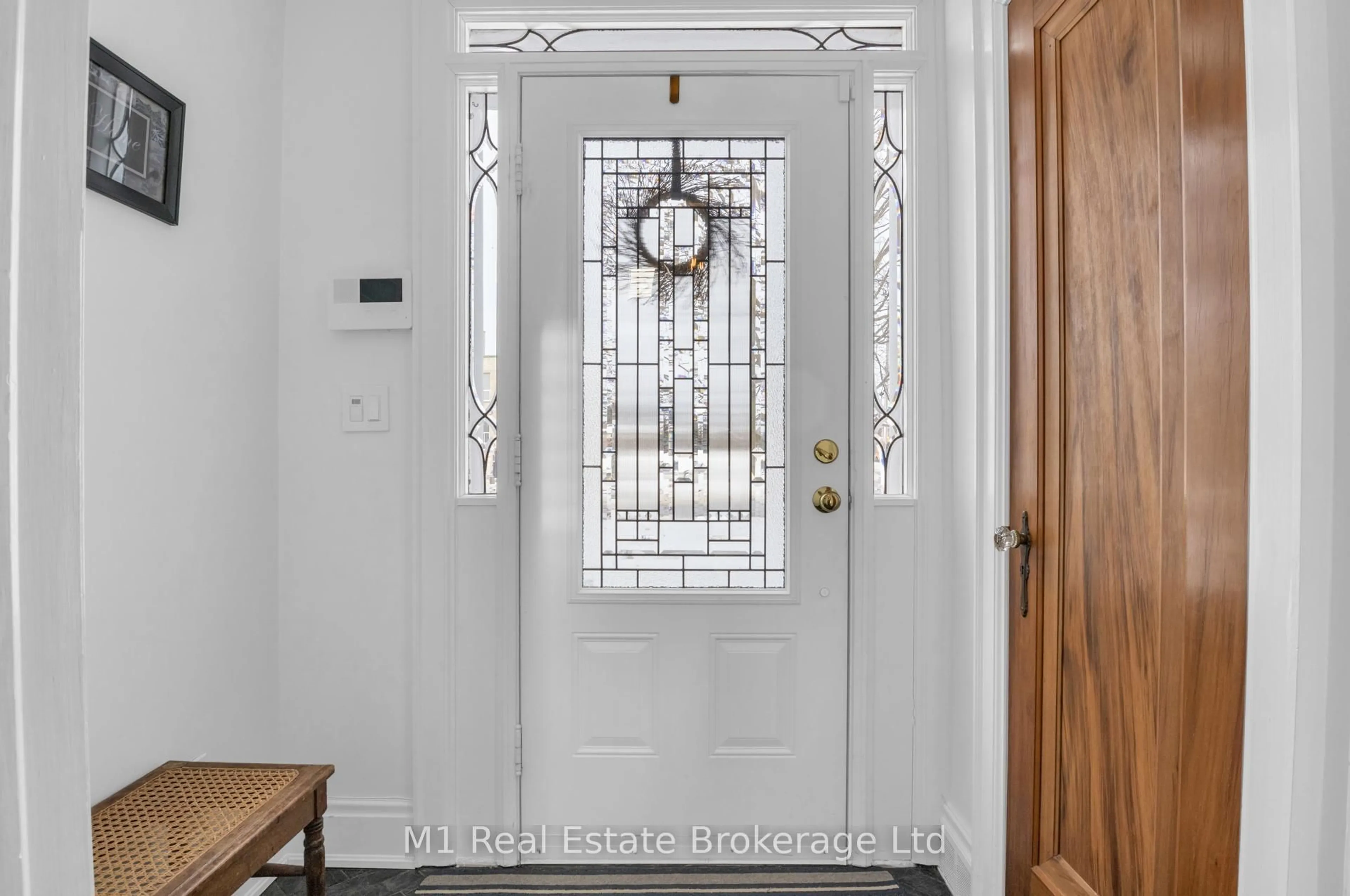 Indoor entryway for 695 TOWER St, Centre Wellington Ontario N1M 2R1
