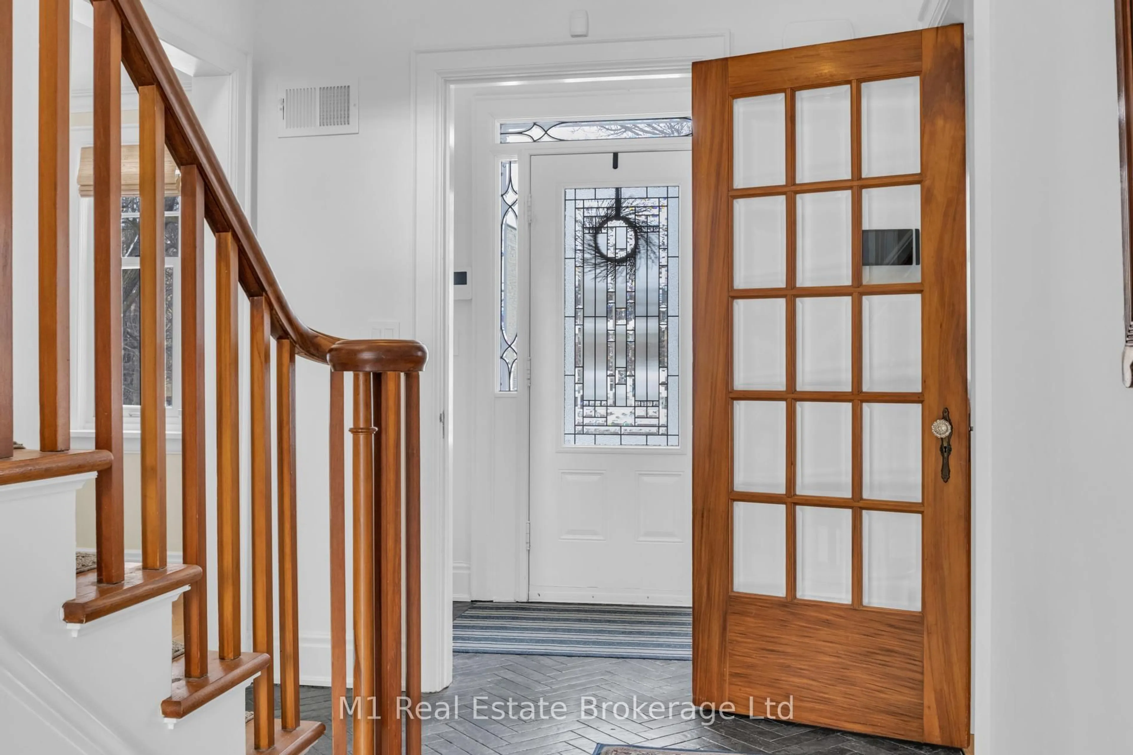 Indoor entryway for 695 TOWER St, Centre Wellington Ontario N1M 2R1