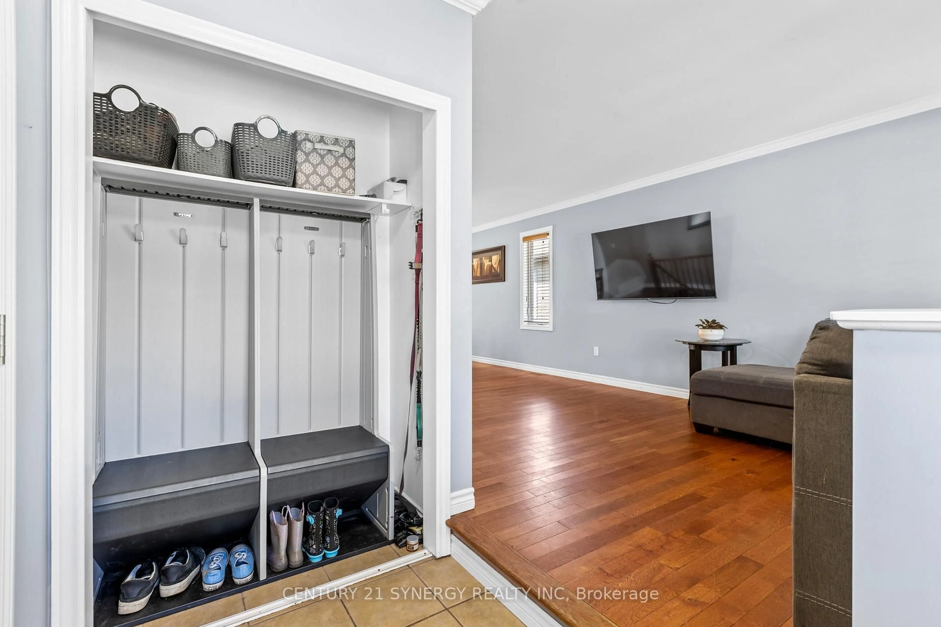 Indoor entryway for 204 Ottawa St, The Nation Ontario K0A 2M0