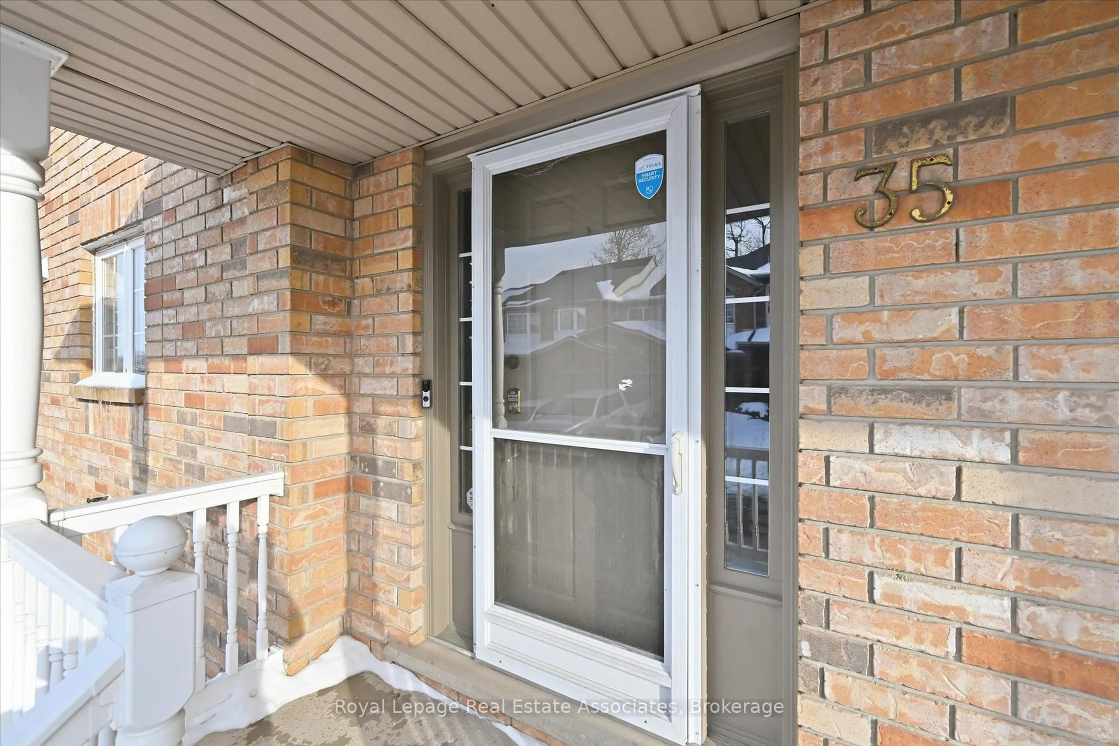 Indoor entryway for 346 Highland Rd #35, Hamilton Ontario L8J 3T3