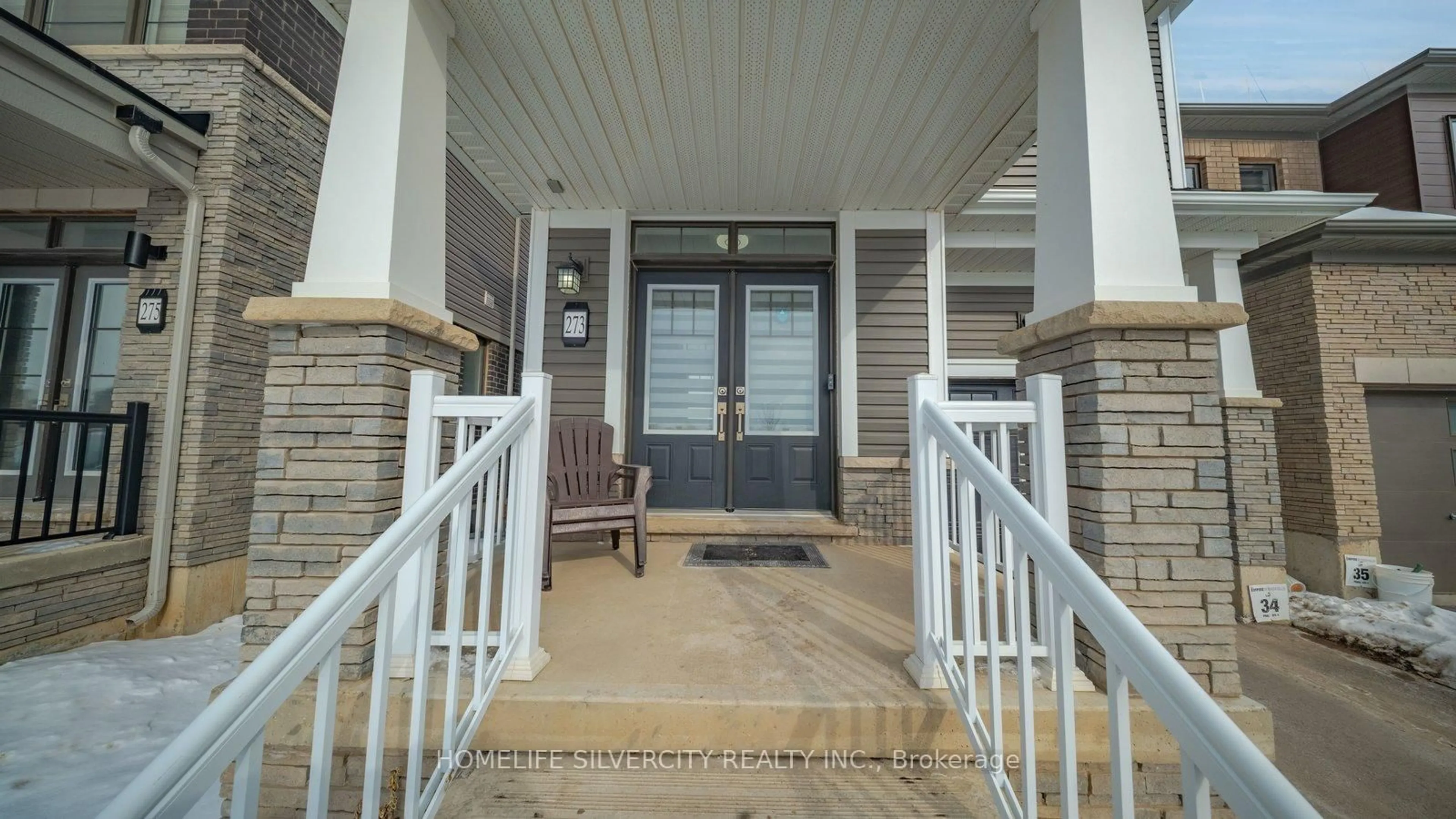 Indoor entryway for 273 Gillespie Dr, Brantford Ontario N3T 0W1