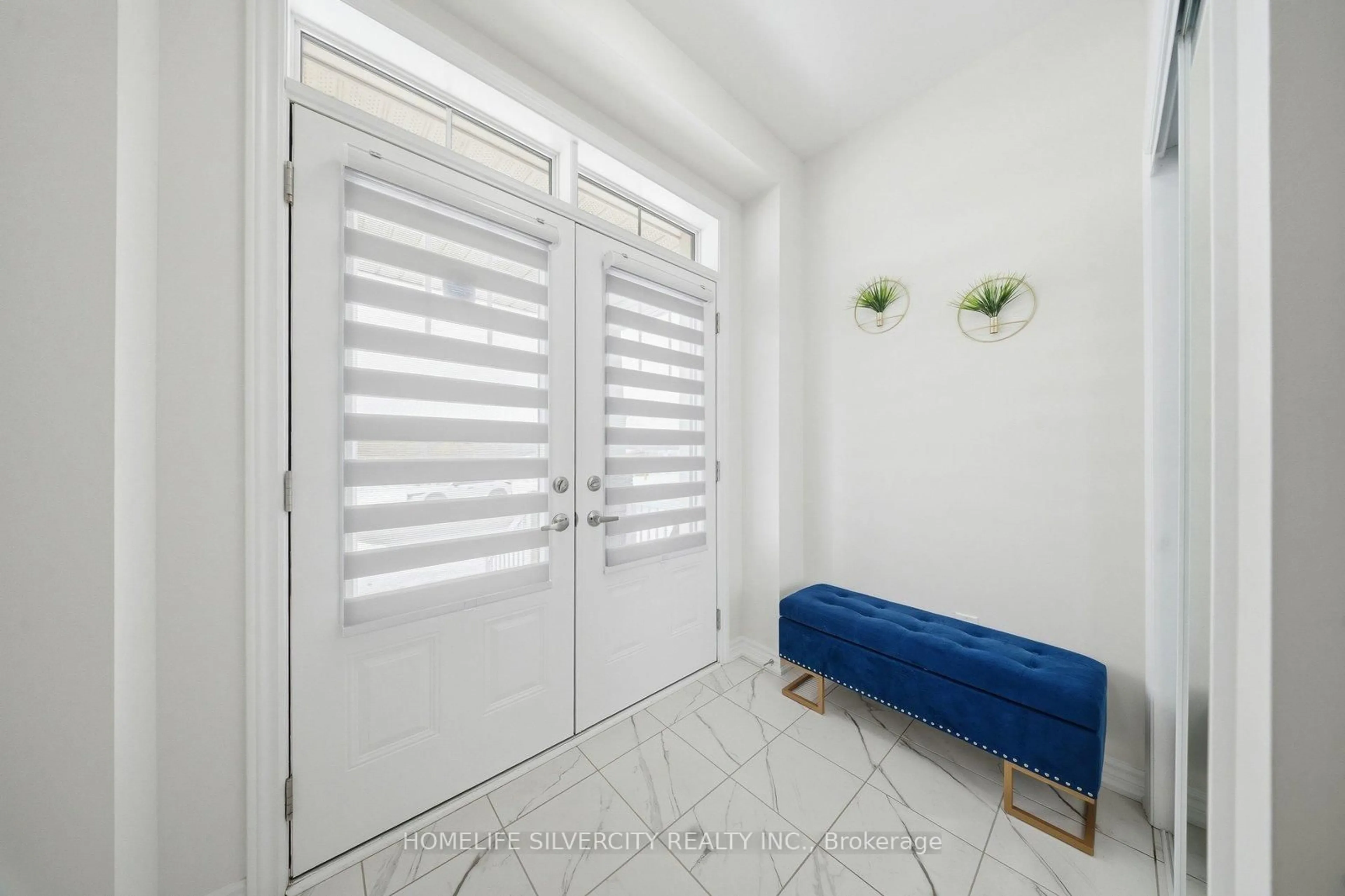 Indoor entryway for 273 Gillespie Dr, Brantford Ontario N3T 0W1