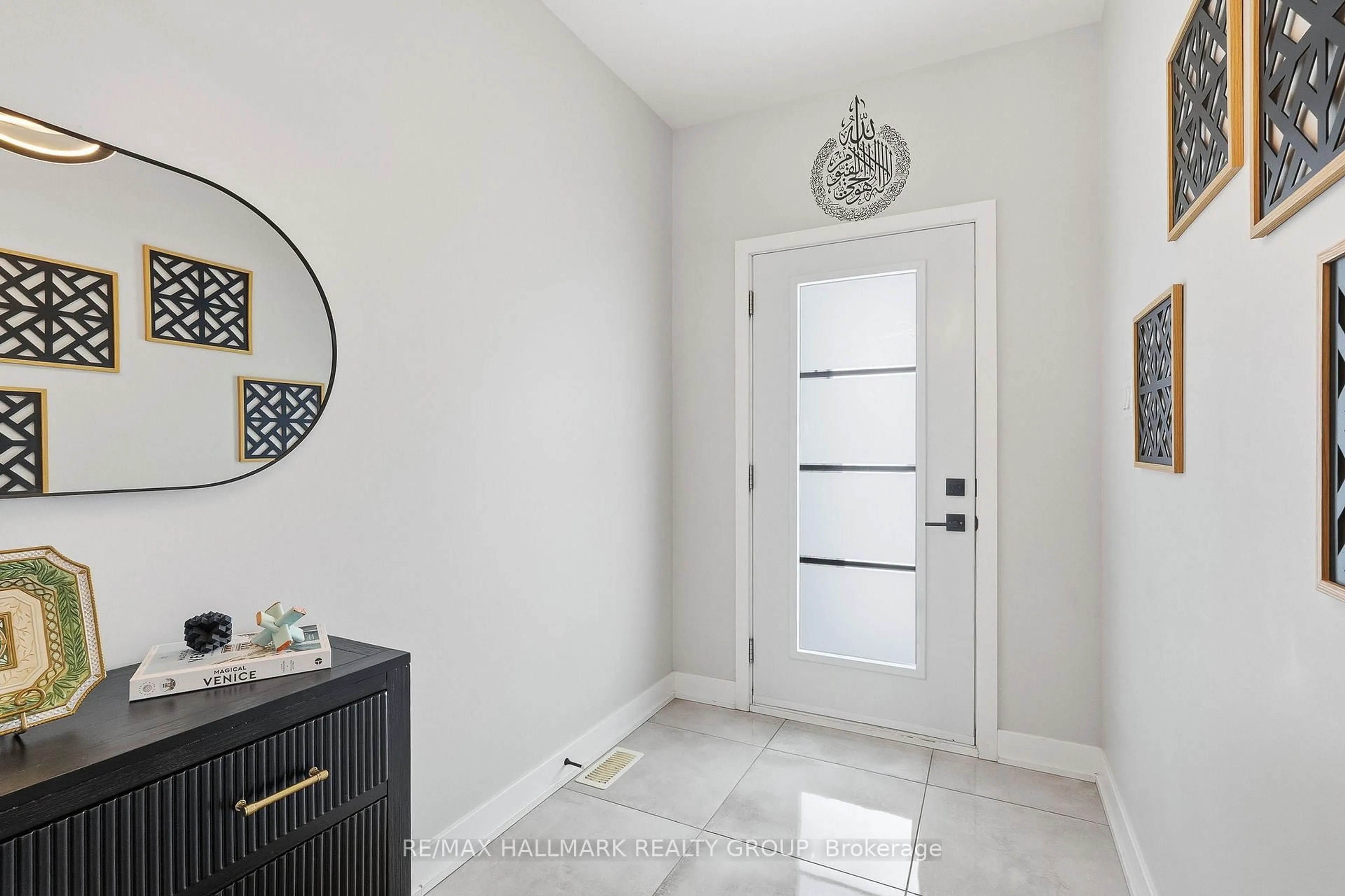 Indoor entryway for 294 TRILLIUM Circ, Alfred and Plantagenet Ontario K0A 3K0