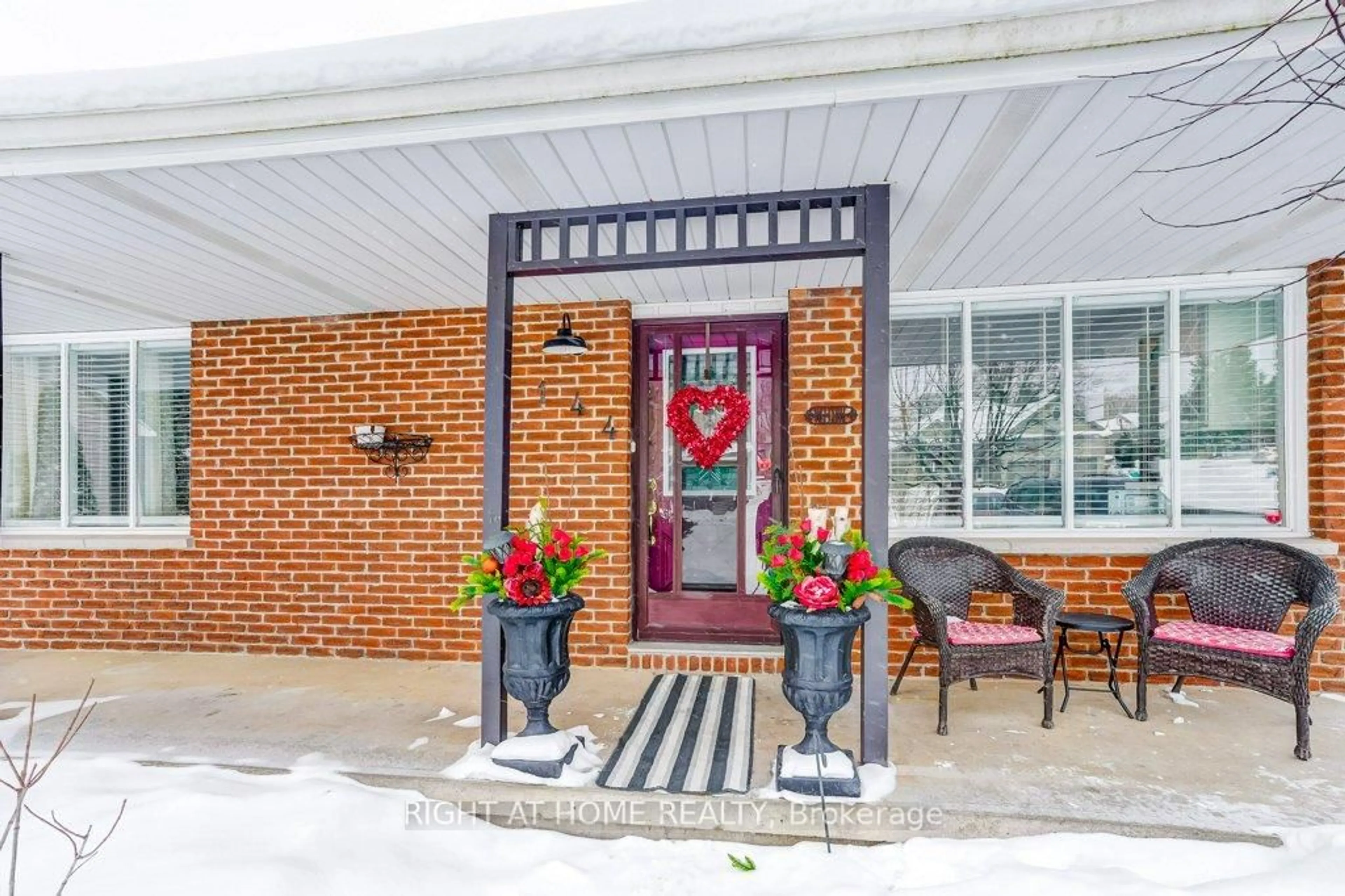 Unknown for 144 Canterbury St, Ingersoll Ontario N5C 1C8