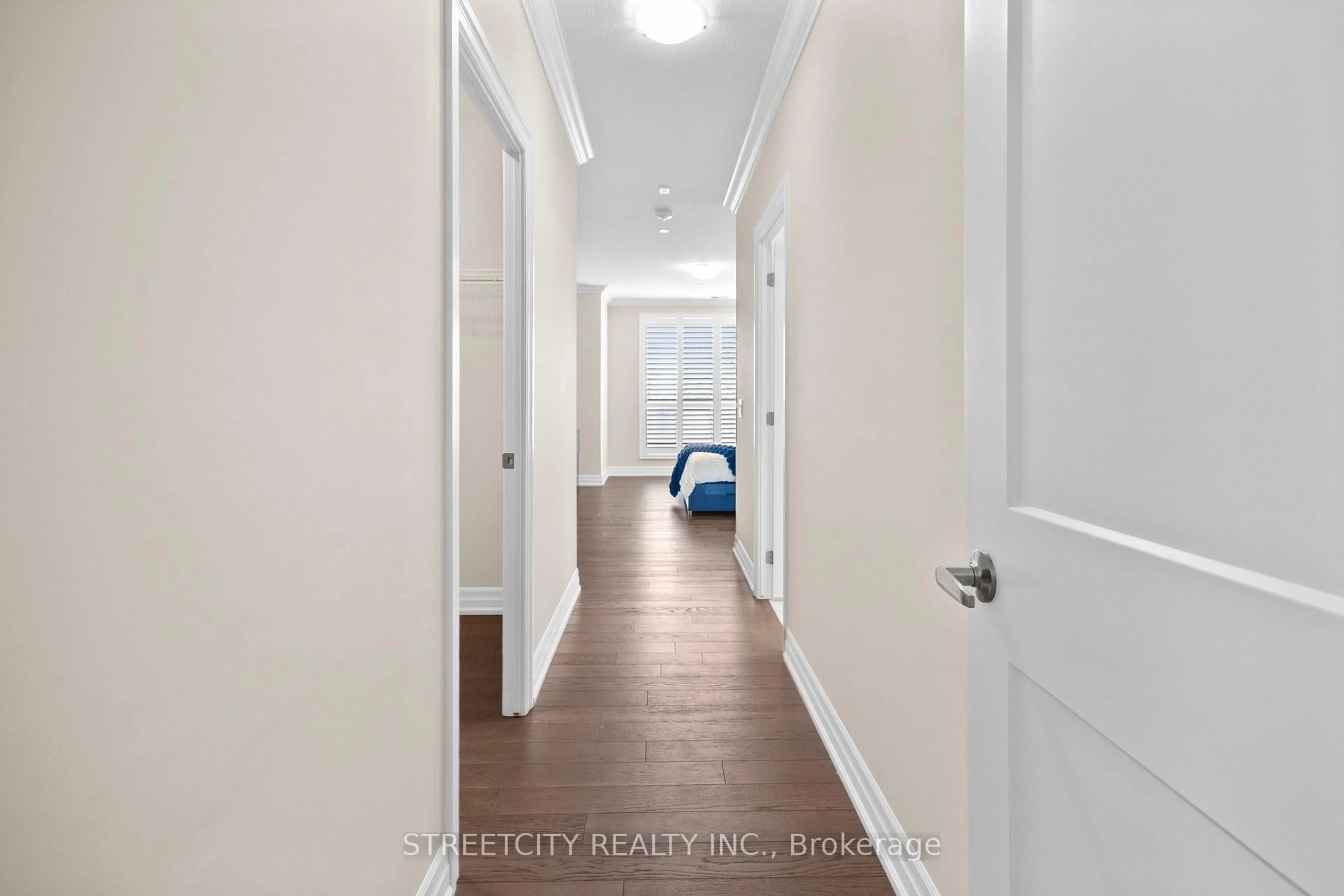 Indoor entryway for 460 Callaway Rd #404, London North Ontario N6G 0Z2