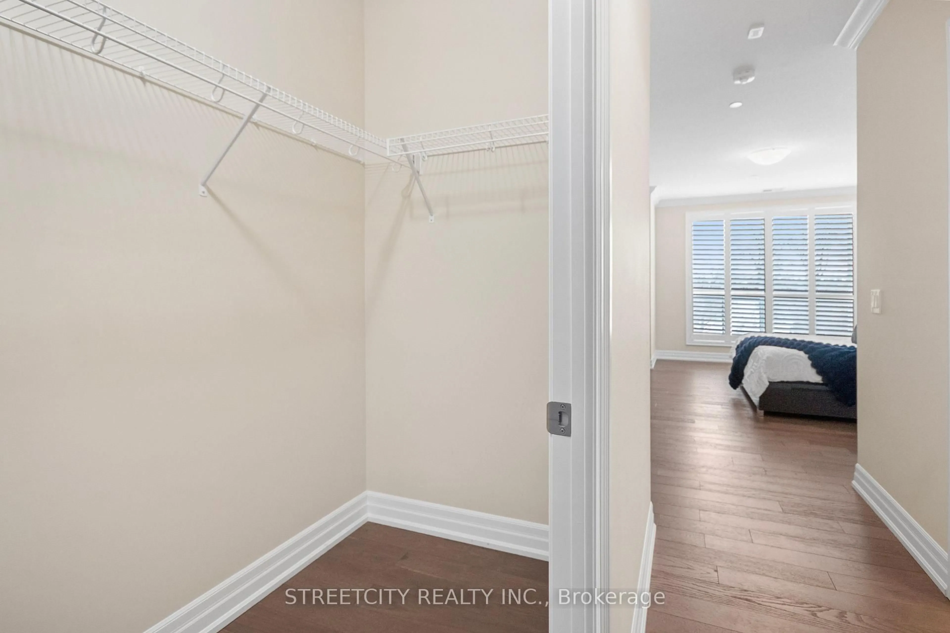 Indoor entryway for 460 Callaway Rd #404, London North Ontario N6G 0Z2