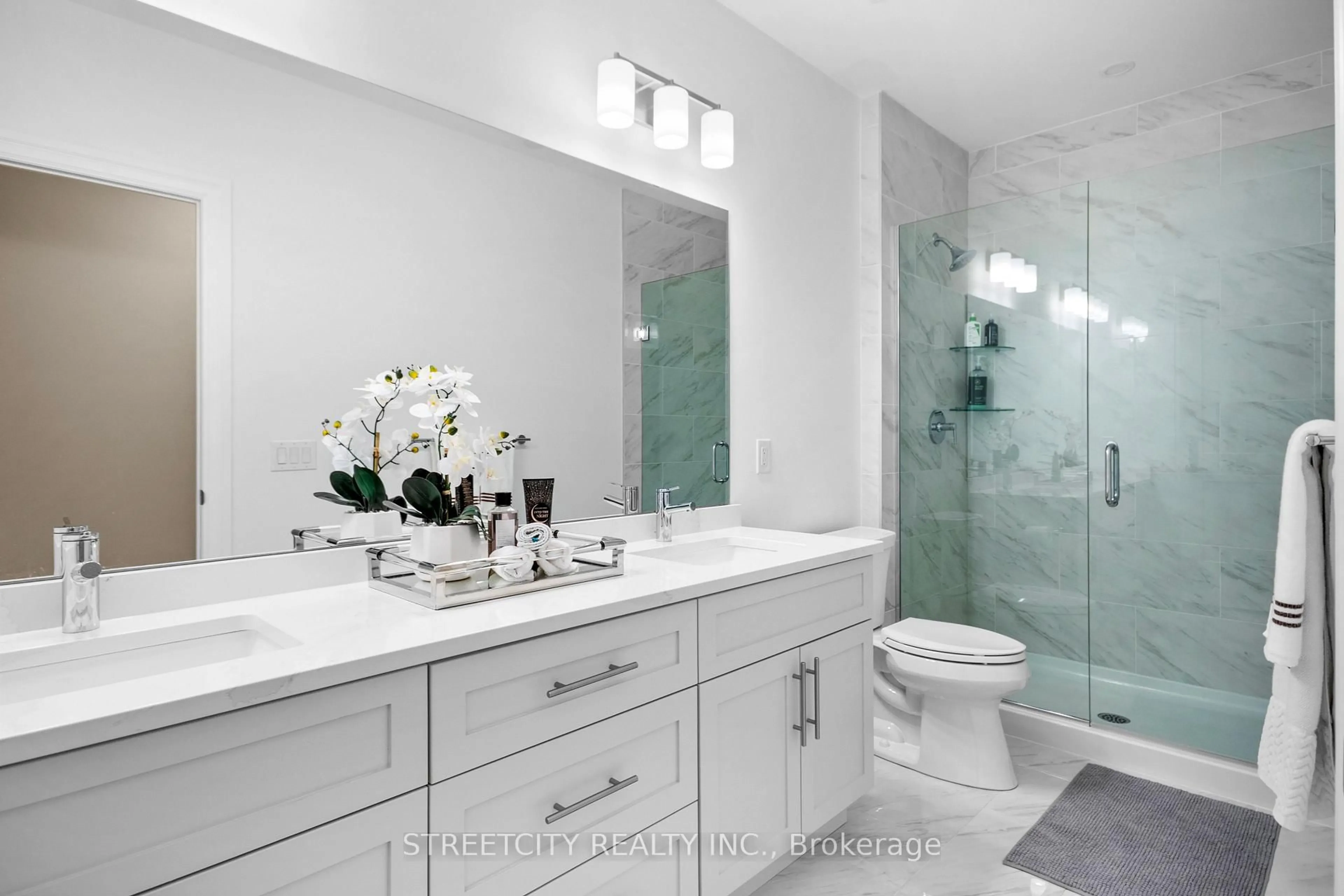 Contemporary bathroom, ceramic/tile floor for 460 Callaway Rd #404, London North Ontario N6G 0Z2