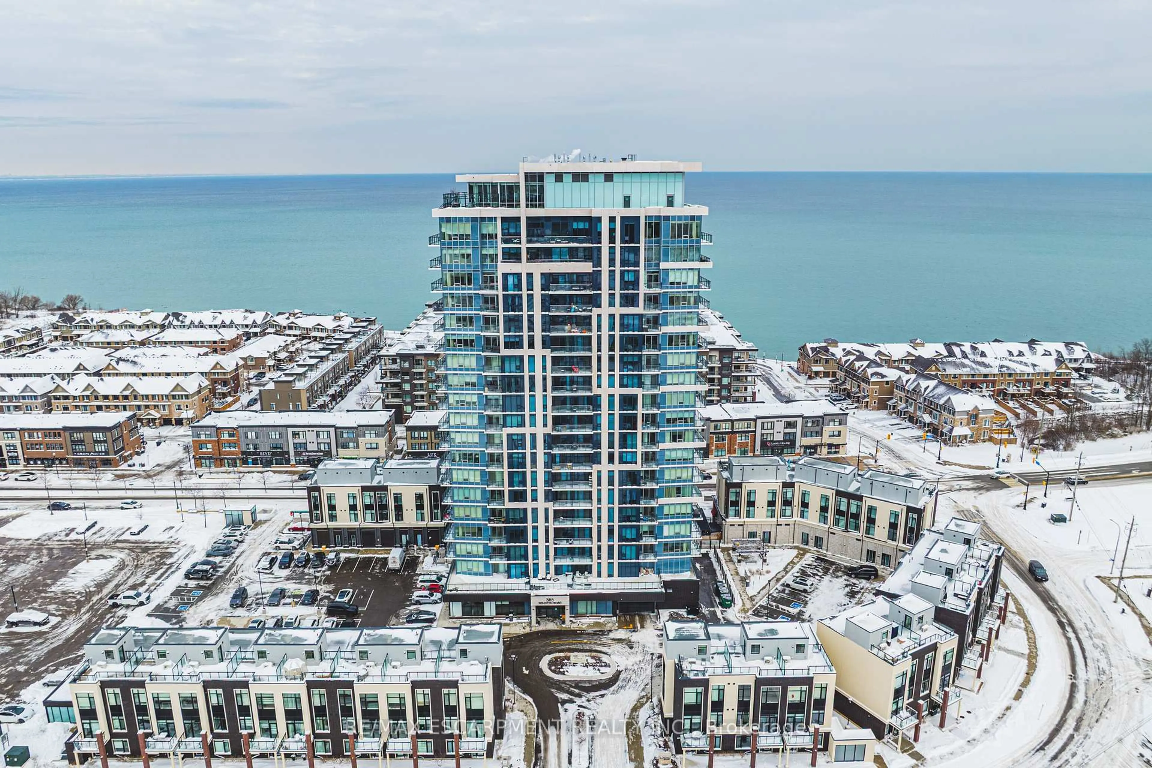 A pic from outside/outdoor area/front of a property/back of a property/a pic from drone, city buildings view from balcony for 385 Winston Rd #1710, Grimsby Ontario L3M 4E8