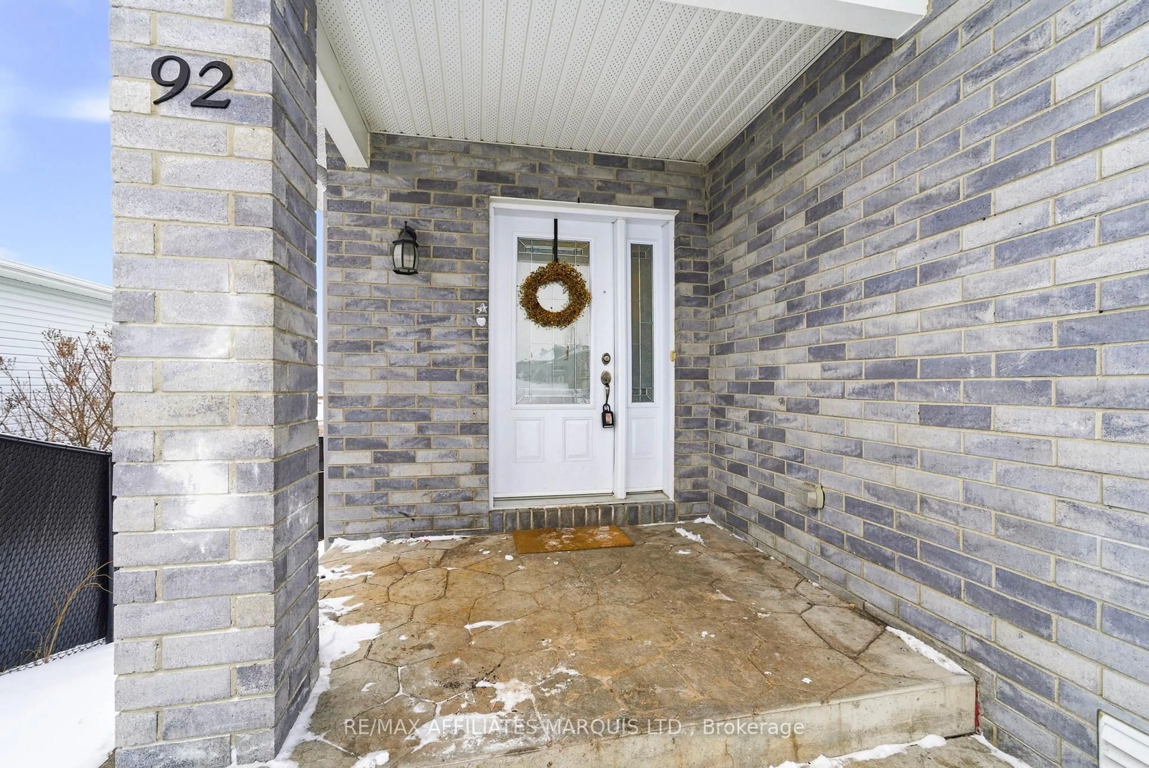 Indoor entryway for 92 Butternut Dr, Cornwall Ontario K8H 0G9