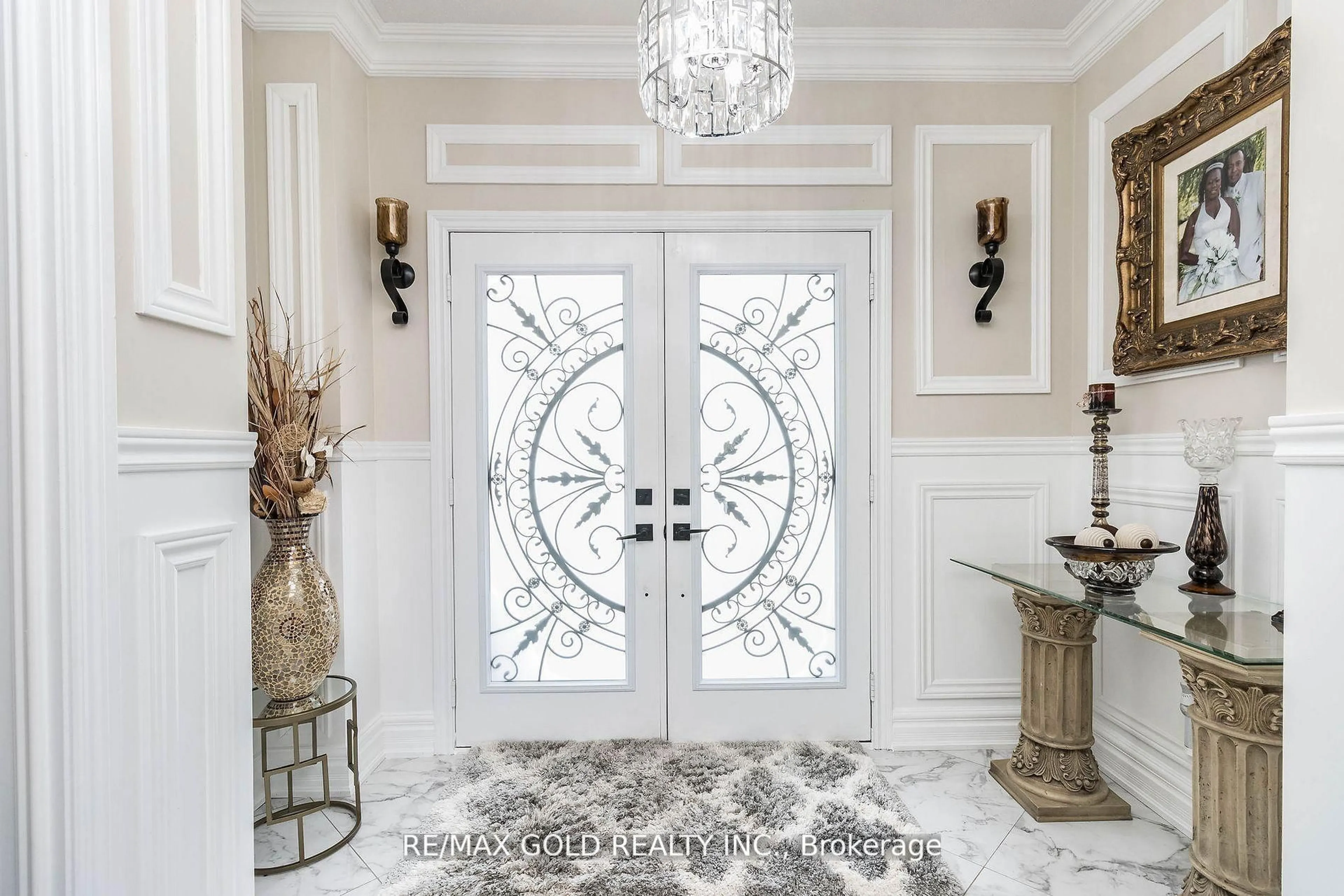 Indoor entryway for 115 Elm St, Southgate Ontario N0C 1B0