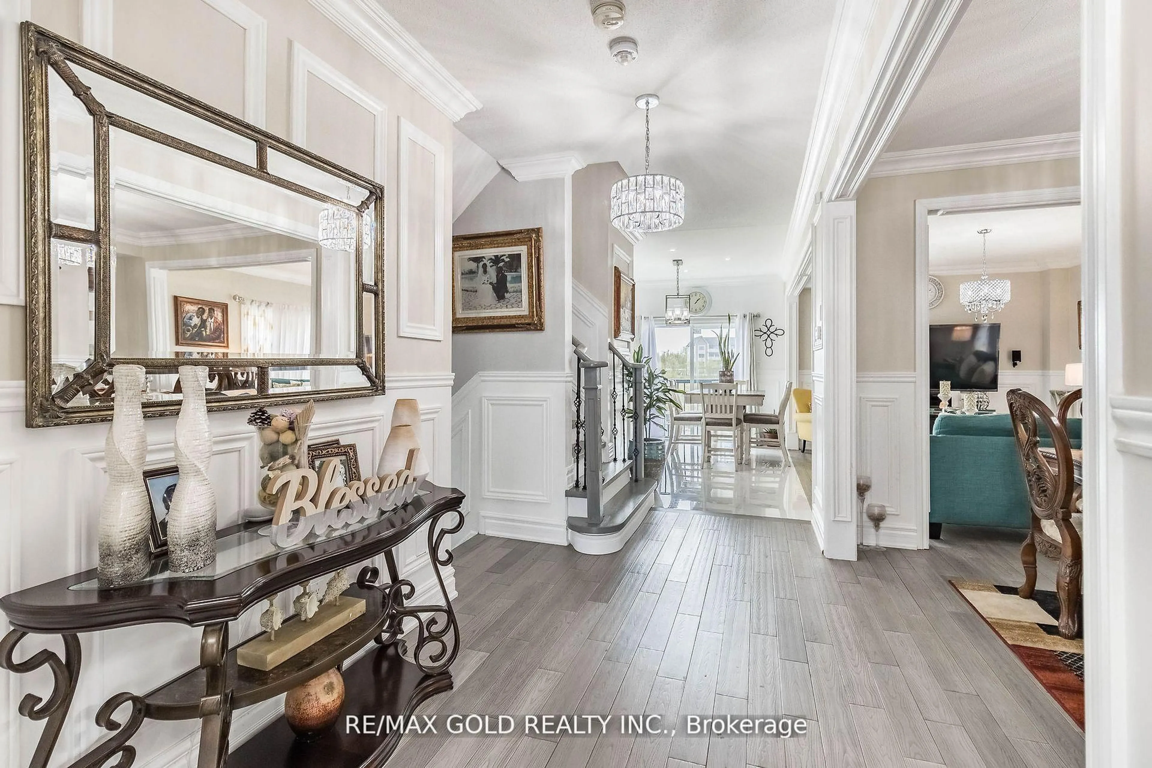 Indoor entryway for 115 Elm St, Southgate Ontario N0C 1B0