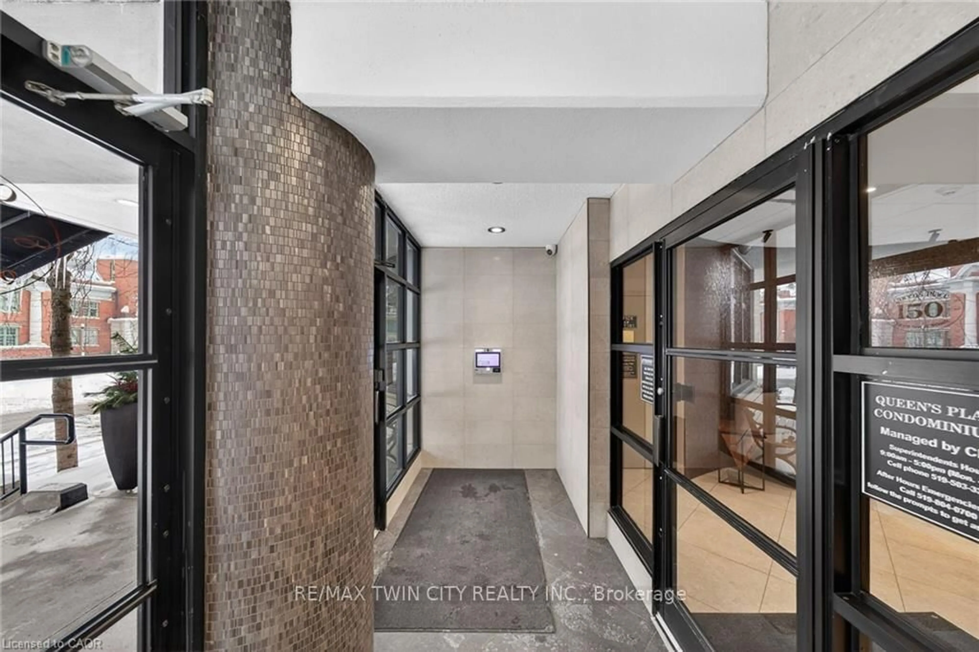 Indoor foyer for 150 Queen St #301, Kitchener Ontario N2G 4T7