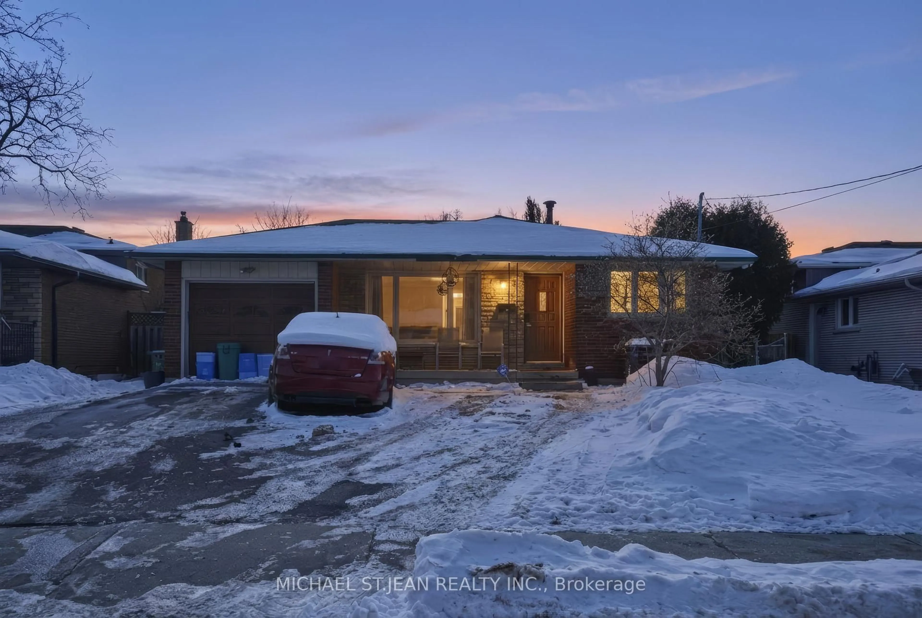 A pic from outside/outdoor area/front of a property/back of a property/a pic from drone, street for 57 Gainsborough Rd, Hamilton Ontario L8E 1E3