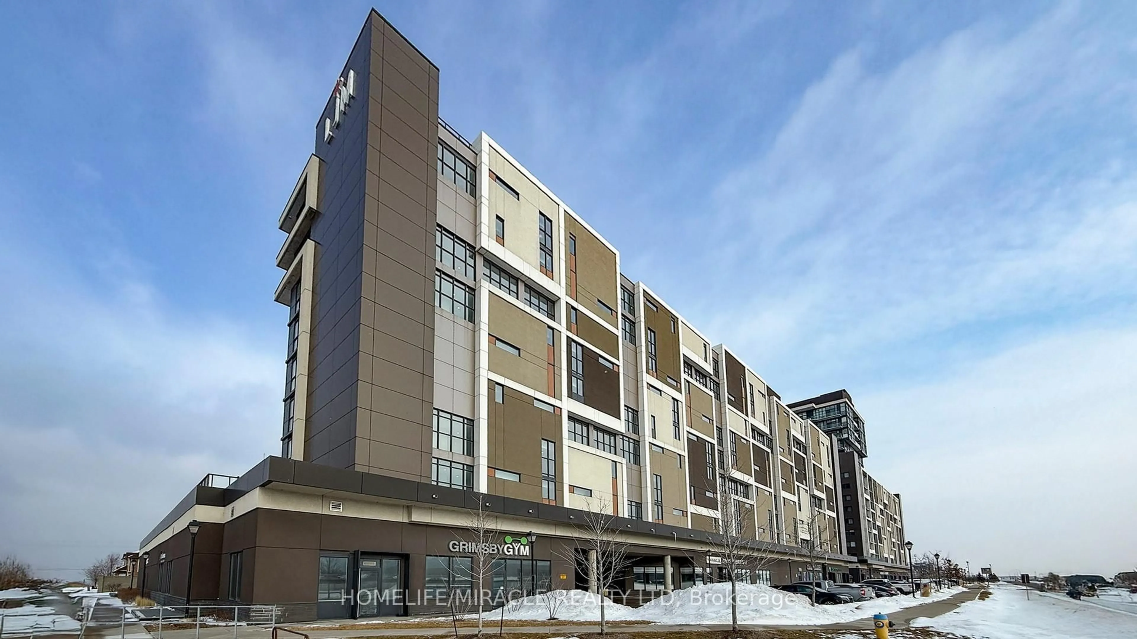 Patio, building for 560 North service Rd #607, Grimsby Ontario L3M 0G1