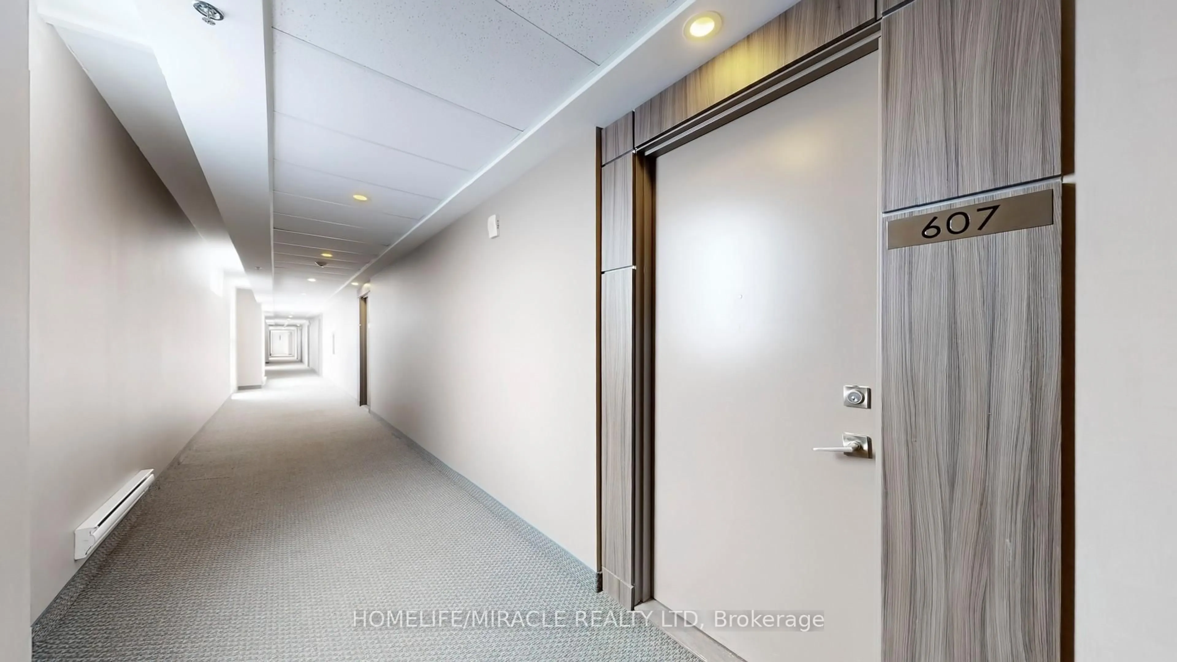 Indoor foyer for 560 North service Rd #607, Grimsby Ontario L3M 0G1