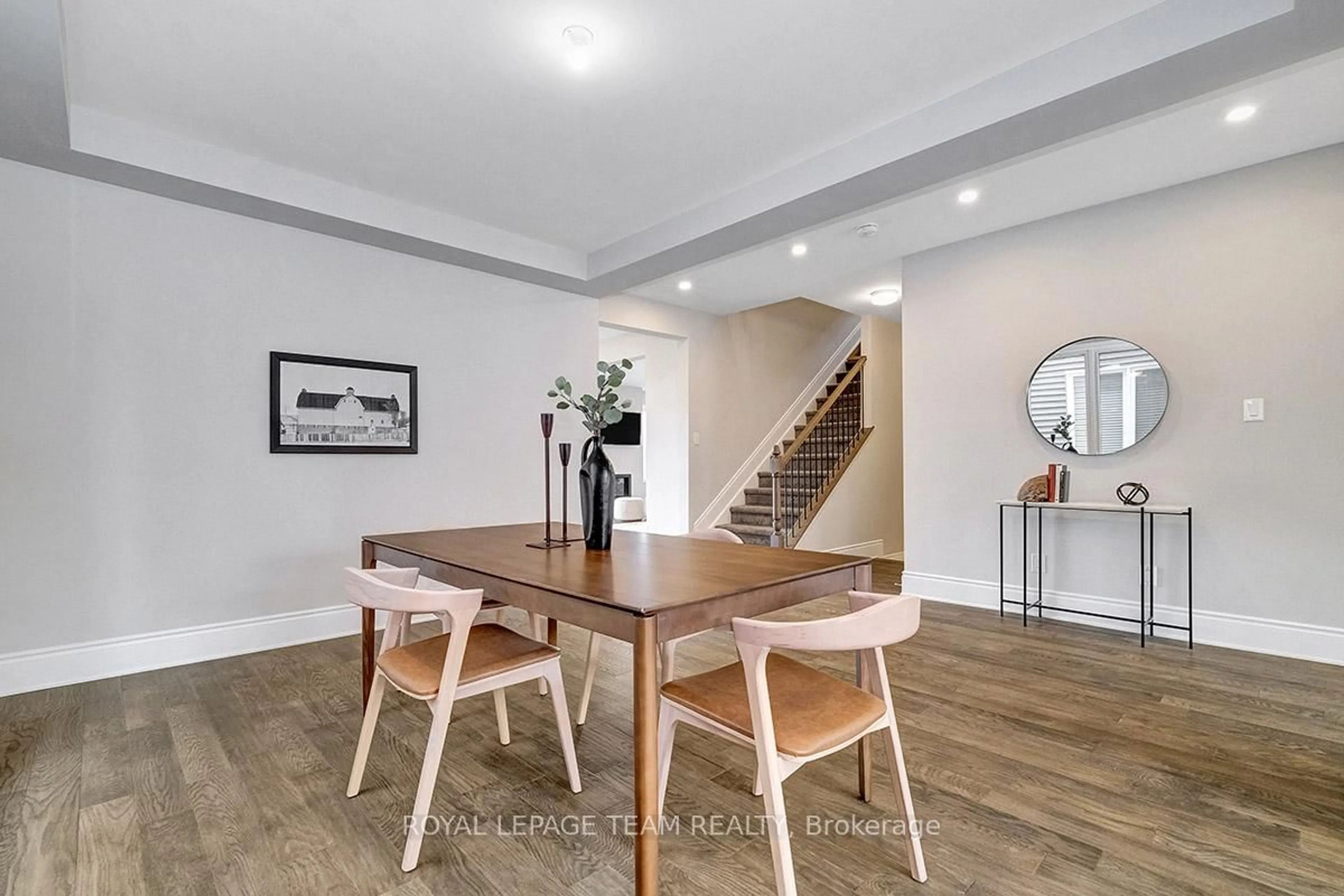 Dining room, wood/laminate floor for 219 Parsnip Mews, Richmond Ontario K0A 2Z0
